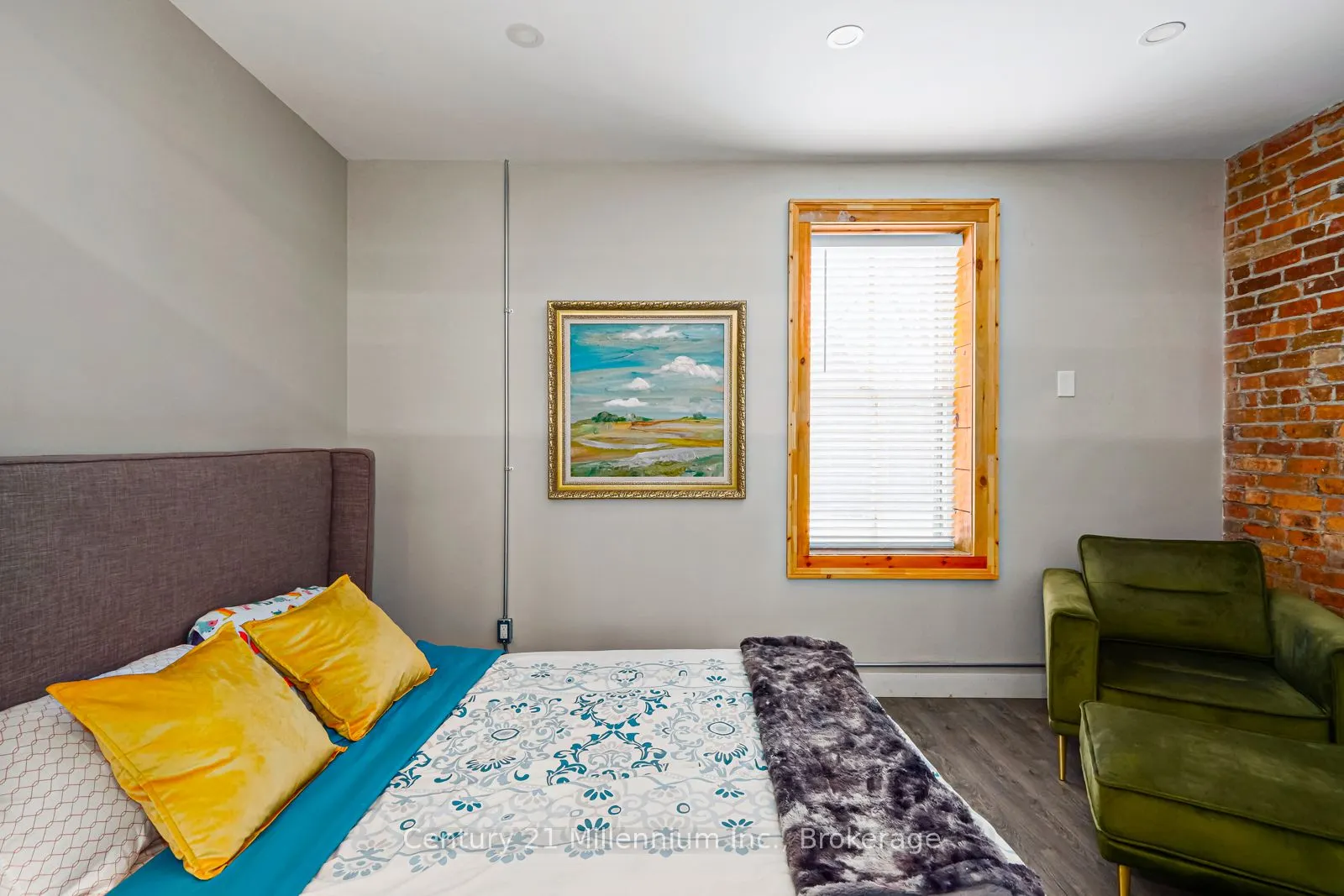637 Hurontario Street #106