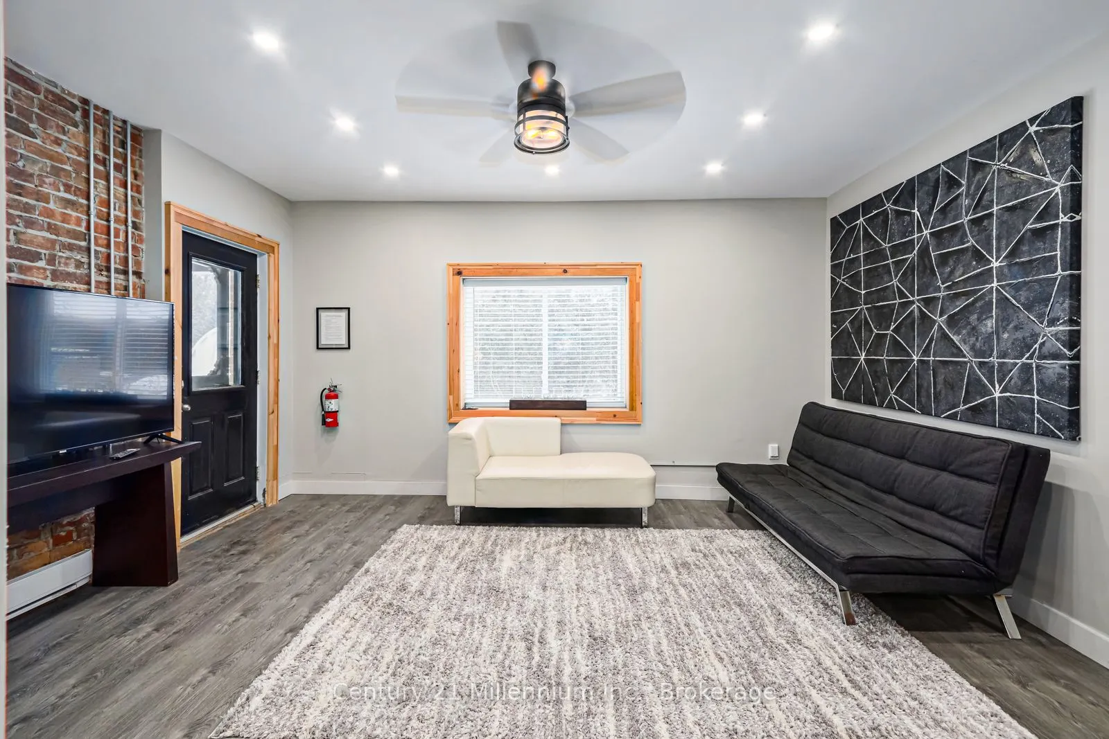 637 Hurontario Street #106