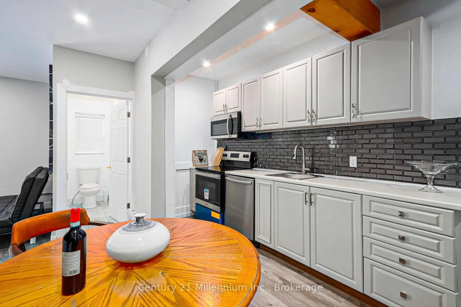 637 Hurontario Street #106