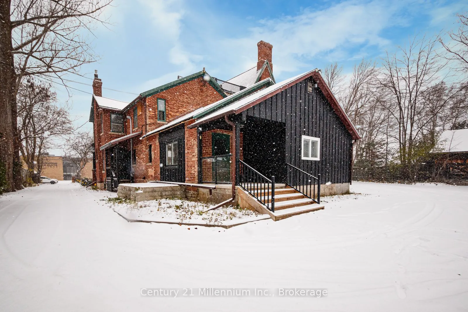 637 Hurontario Street #106