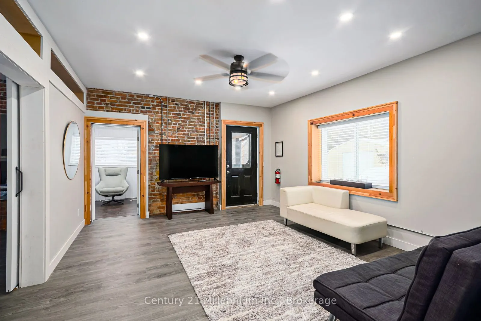 637 Hurontario Street #106