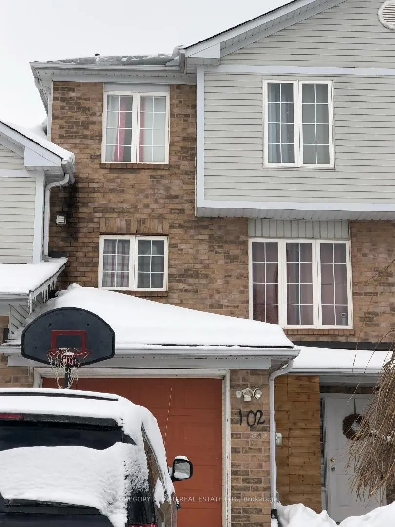 102 Pickett Crescent