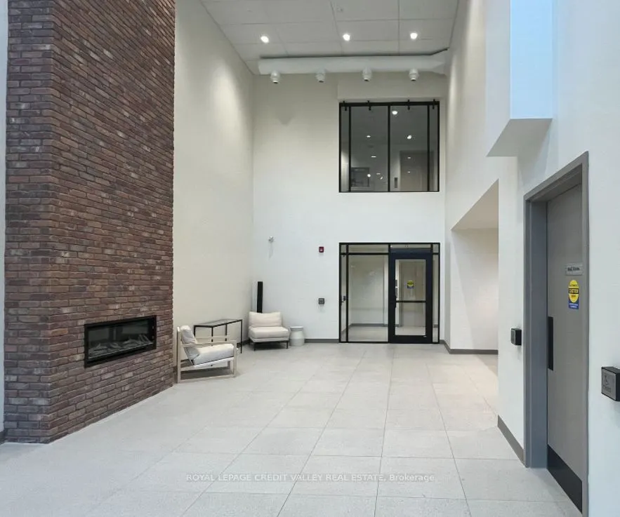121 Mary Street, #201