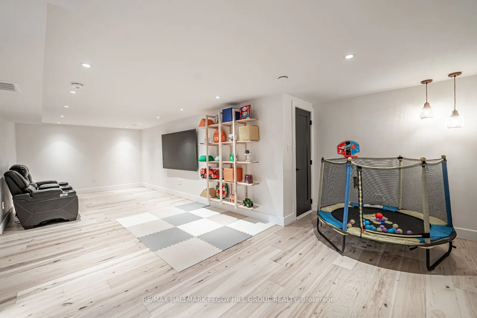 18 Dickson Road