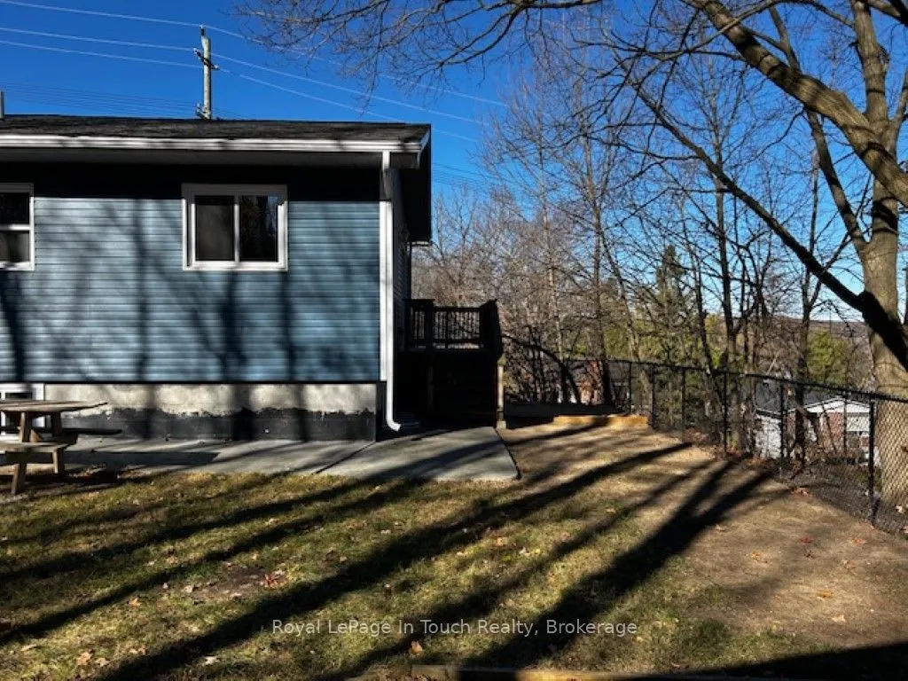 687 MONTREAL Street