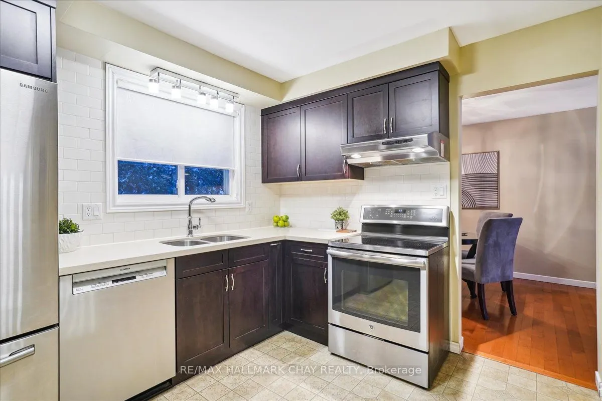 53 Roslyn Road