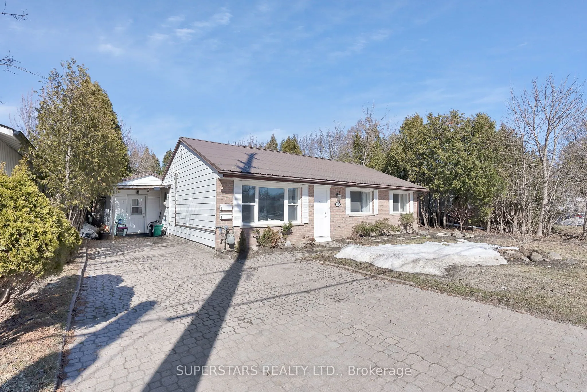 324 Grove Street E