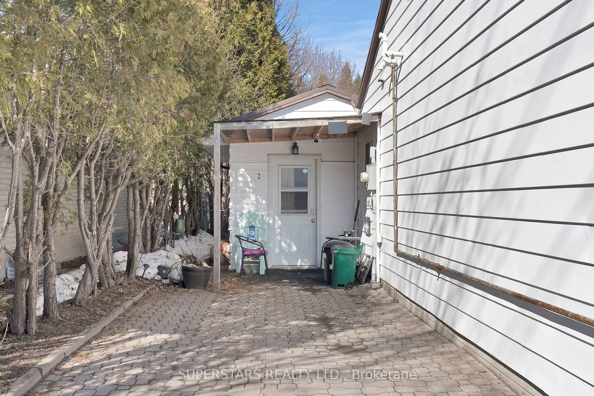 324 Grove Street E