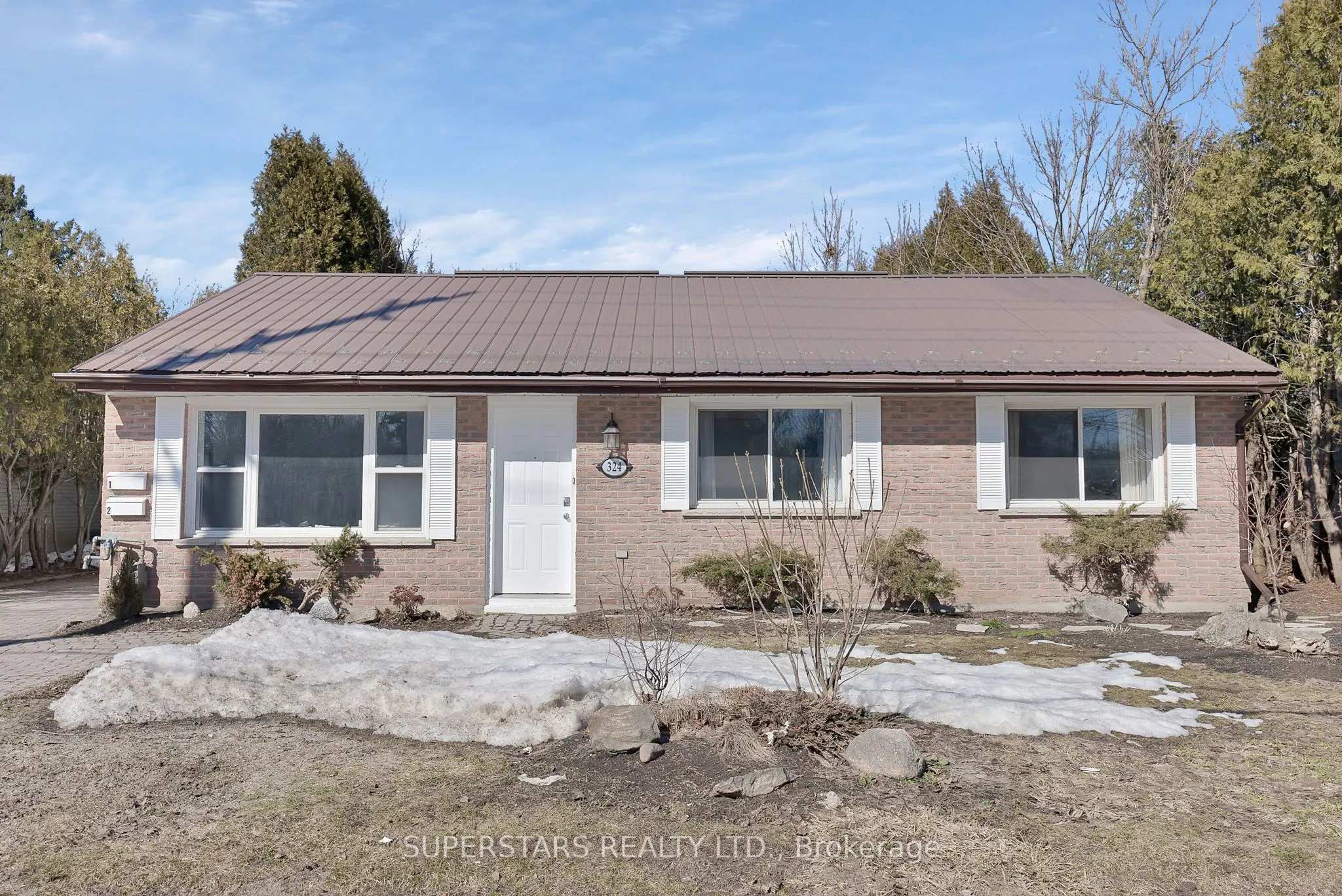 324 Grove Street E