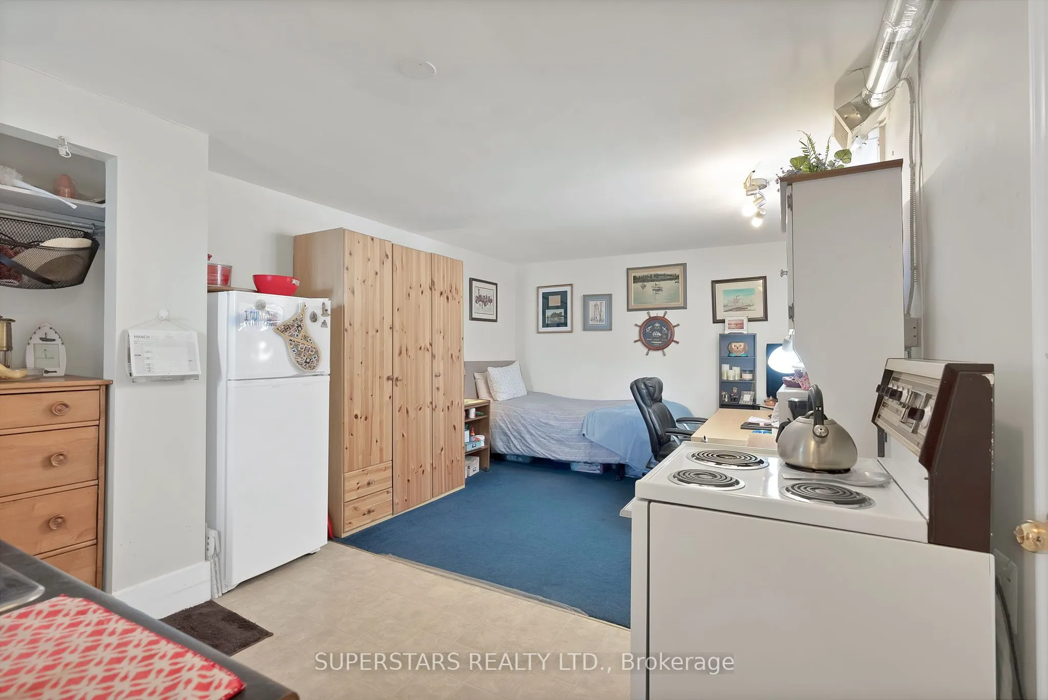 324 Grove Street E