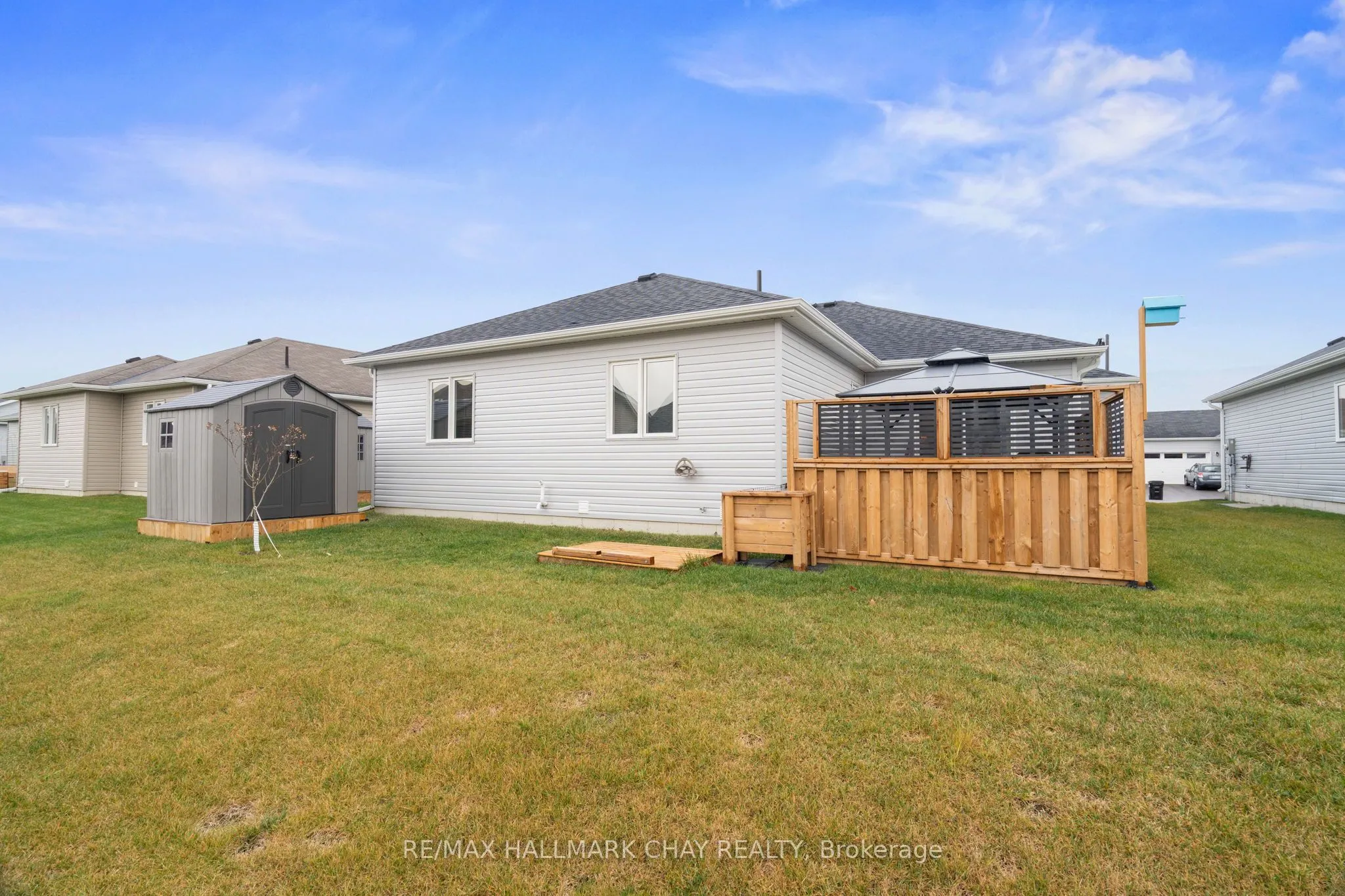 8 Sinclair Crescent