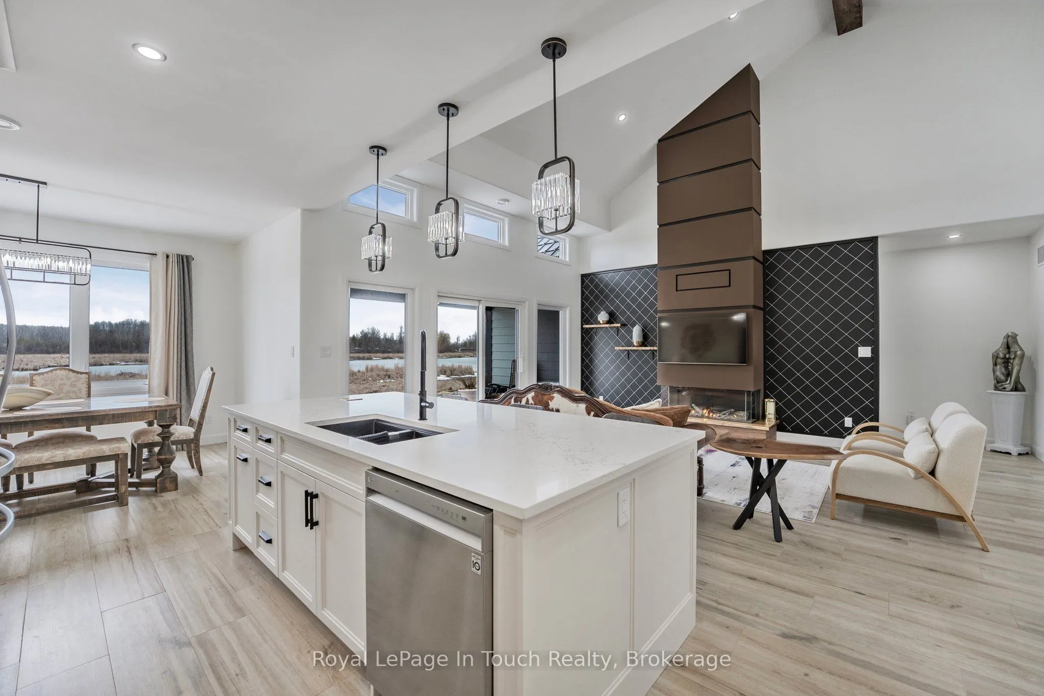 18 SWAN Lane