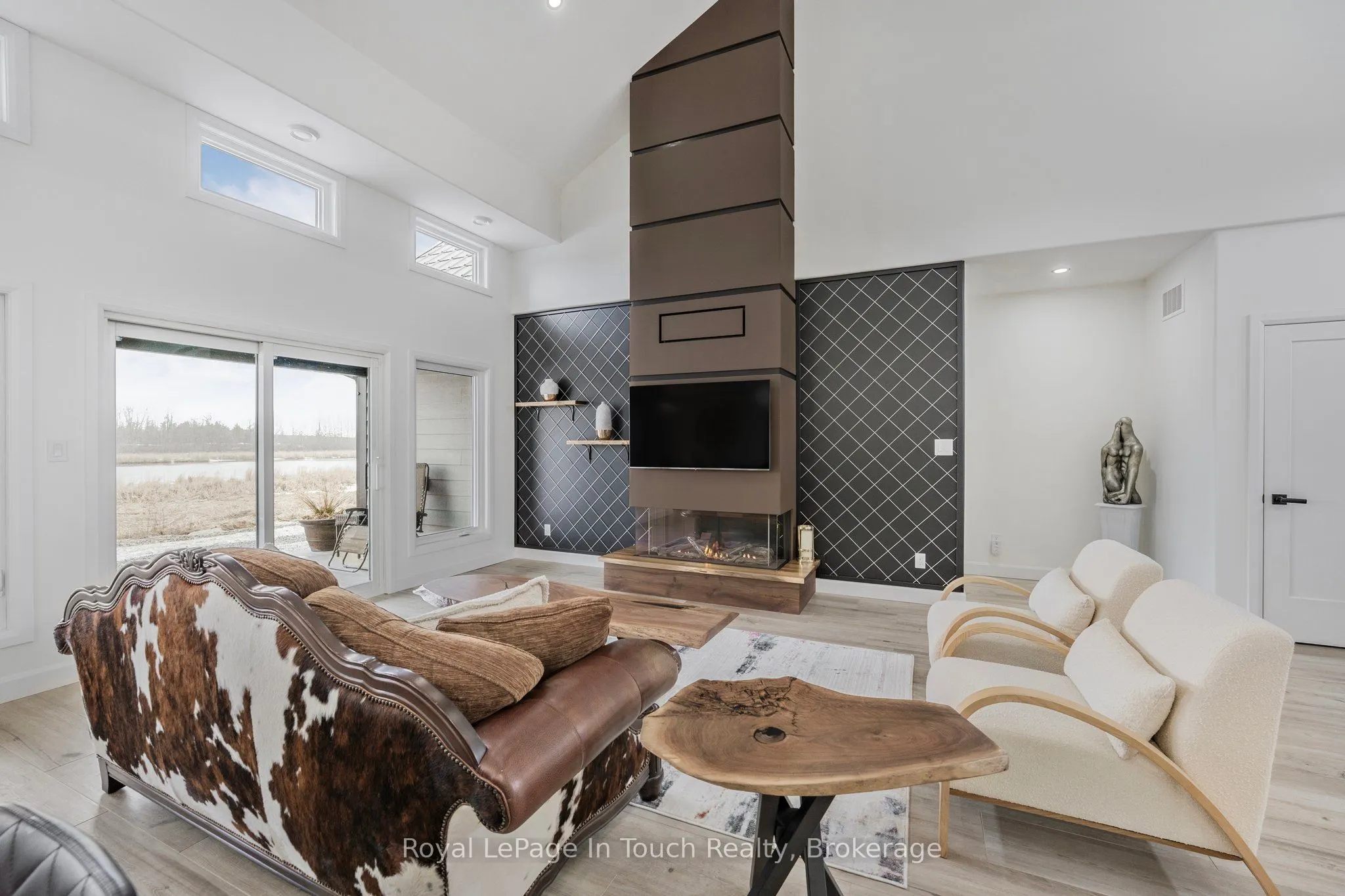 18 SWAN Lane