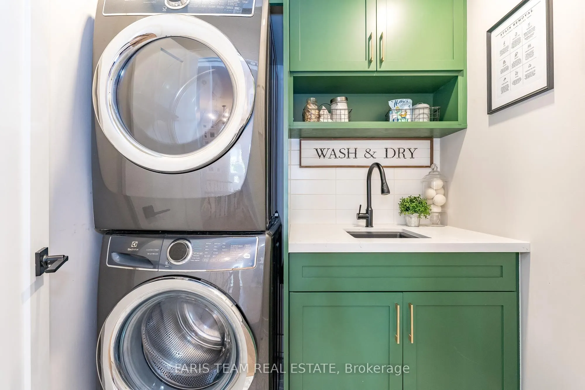 993 Whitney Crescent