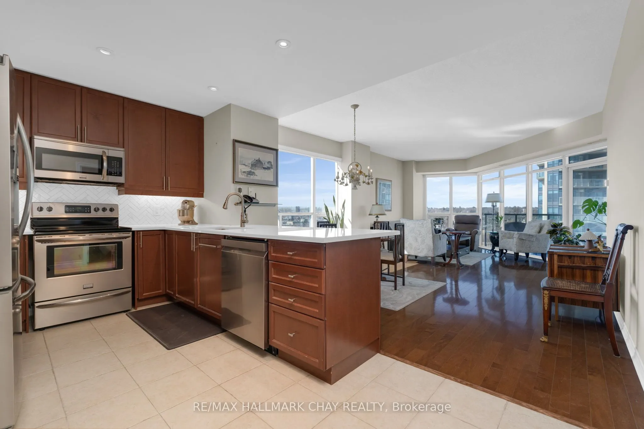 37 Ellen Street #702