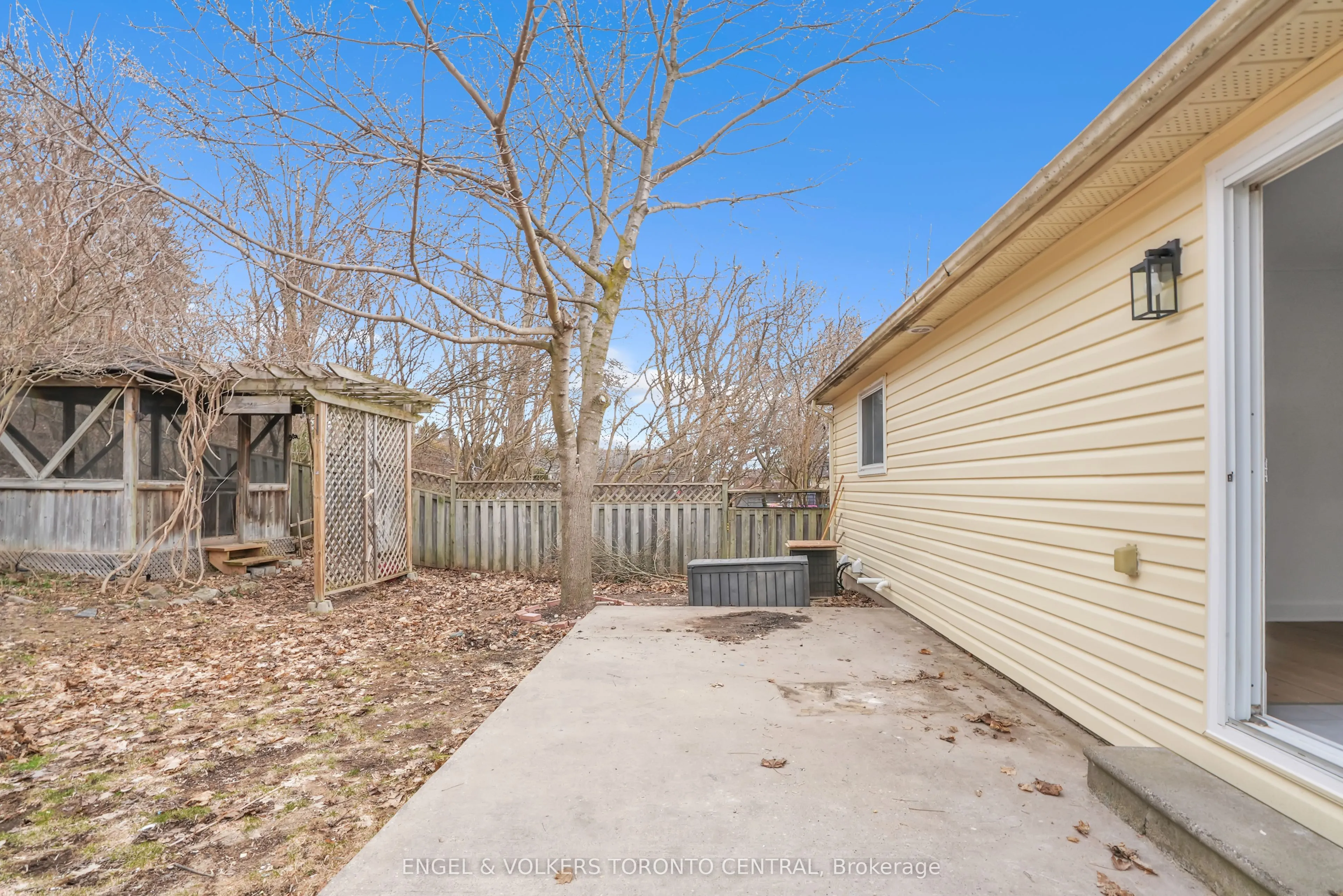 192 Edgehill Drive