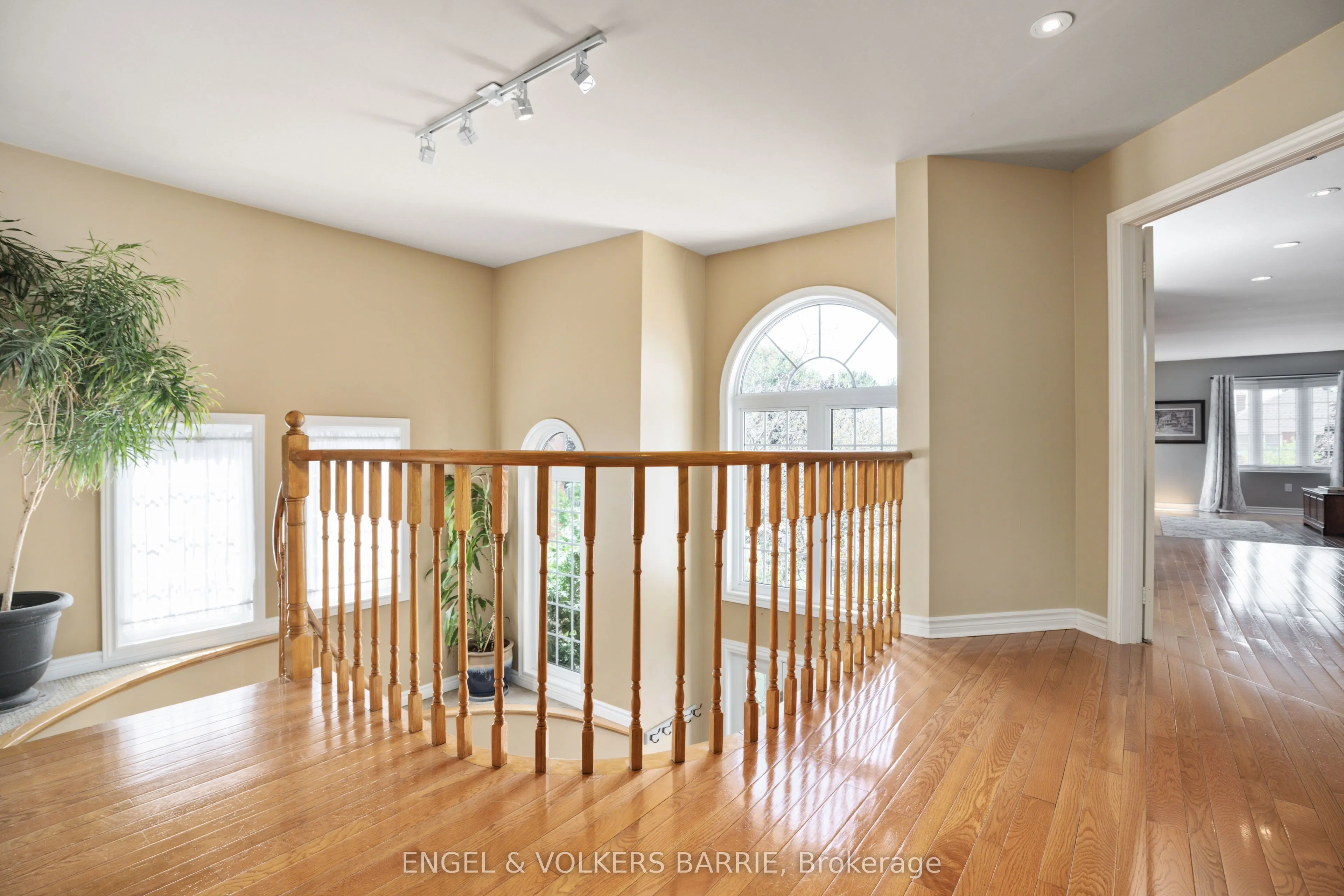 19 Grand Forest Drive