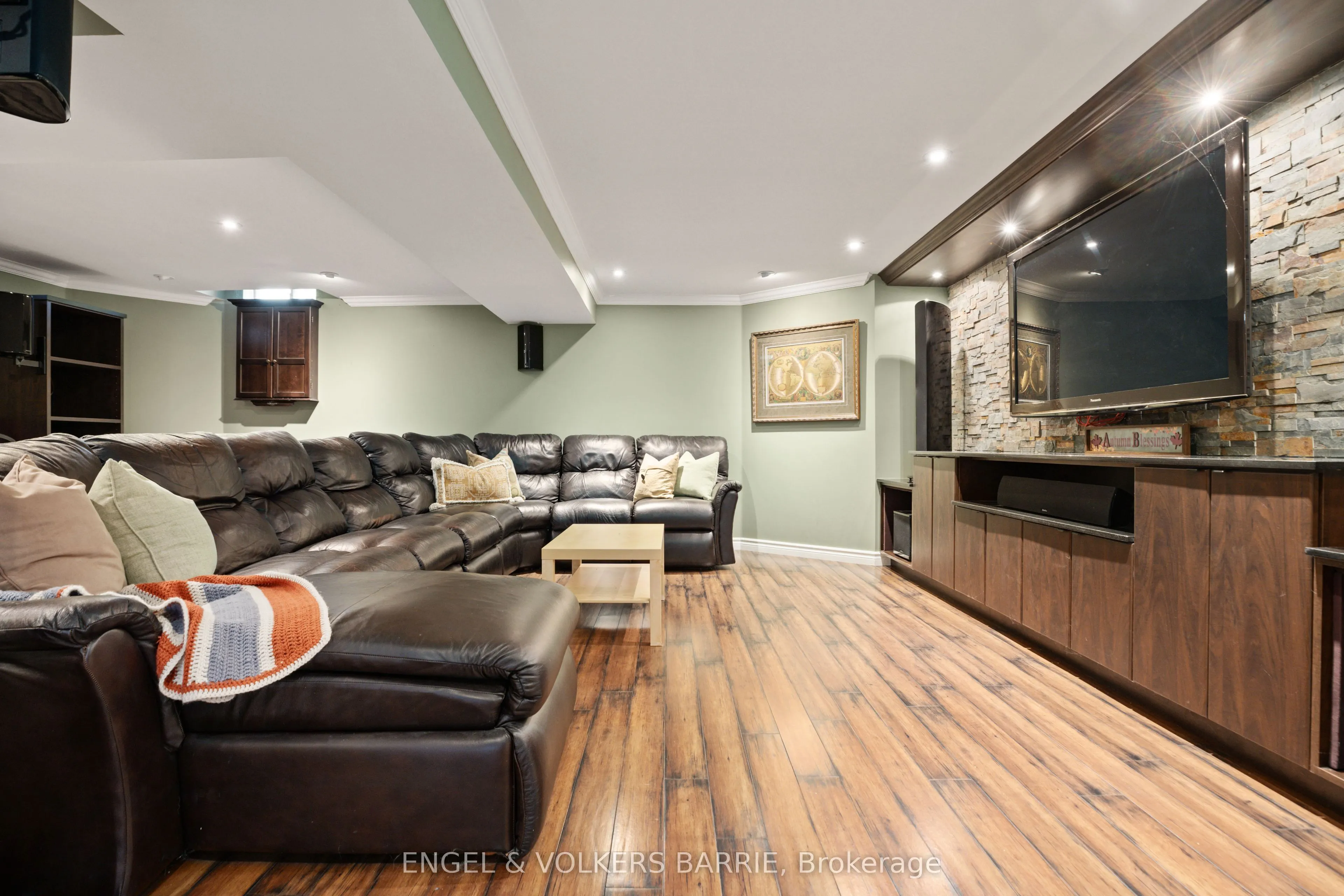 19 Grand Forest Drive