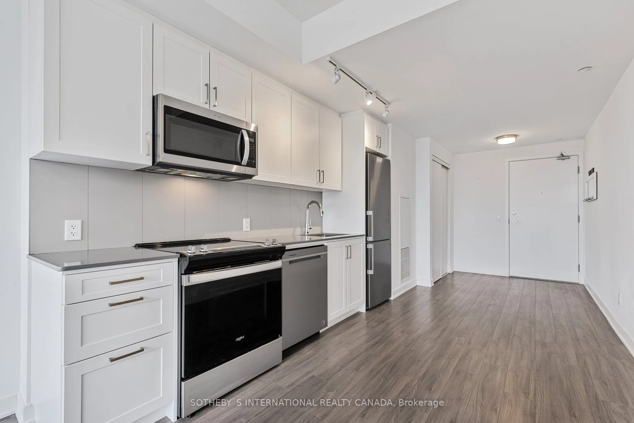 681 Yonge Street, #403