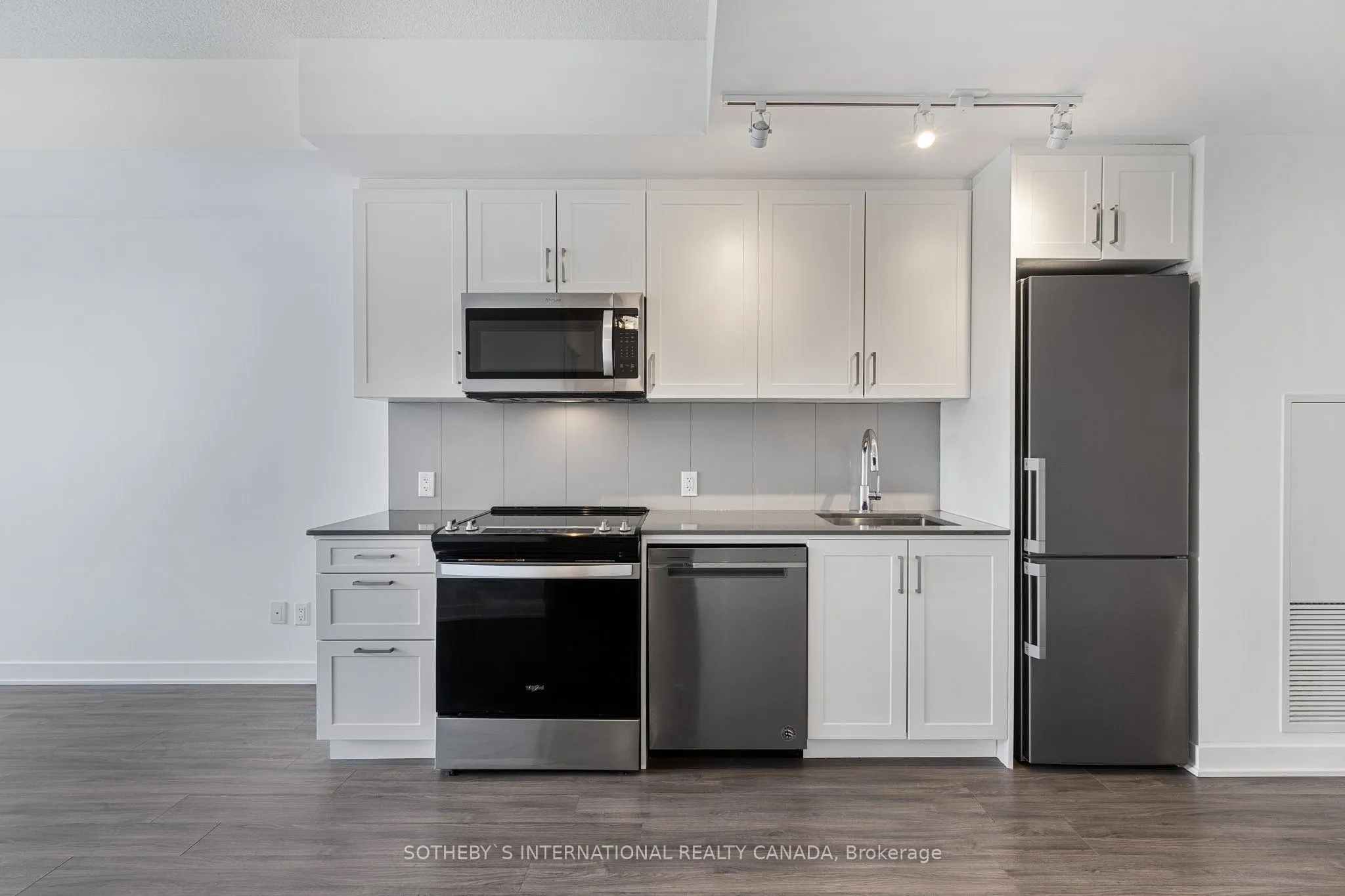 681 Yonge Street, #403