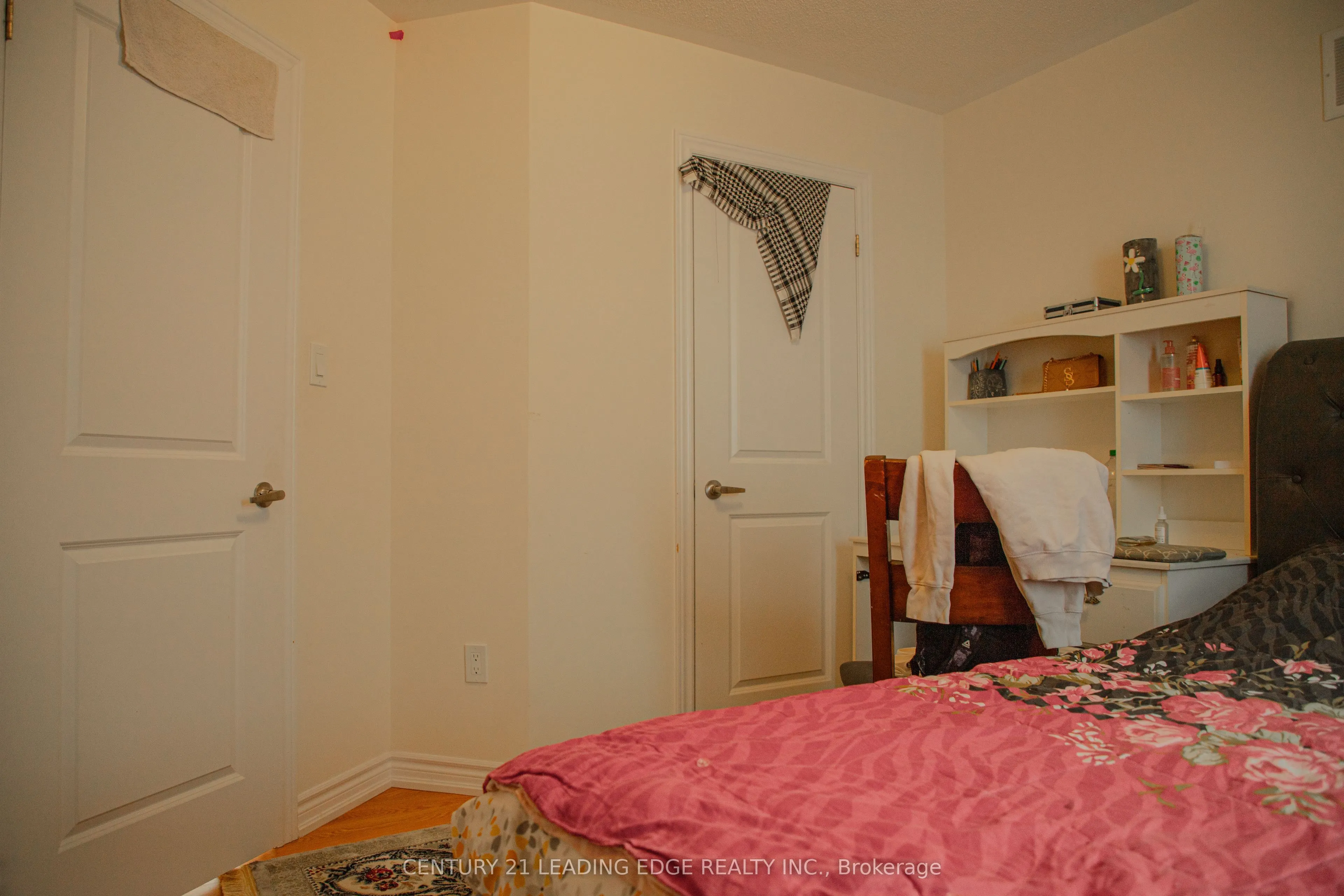 2 Ludlow Drive E