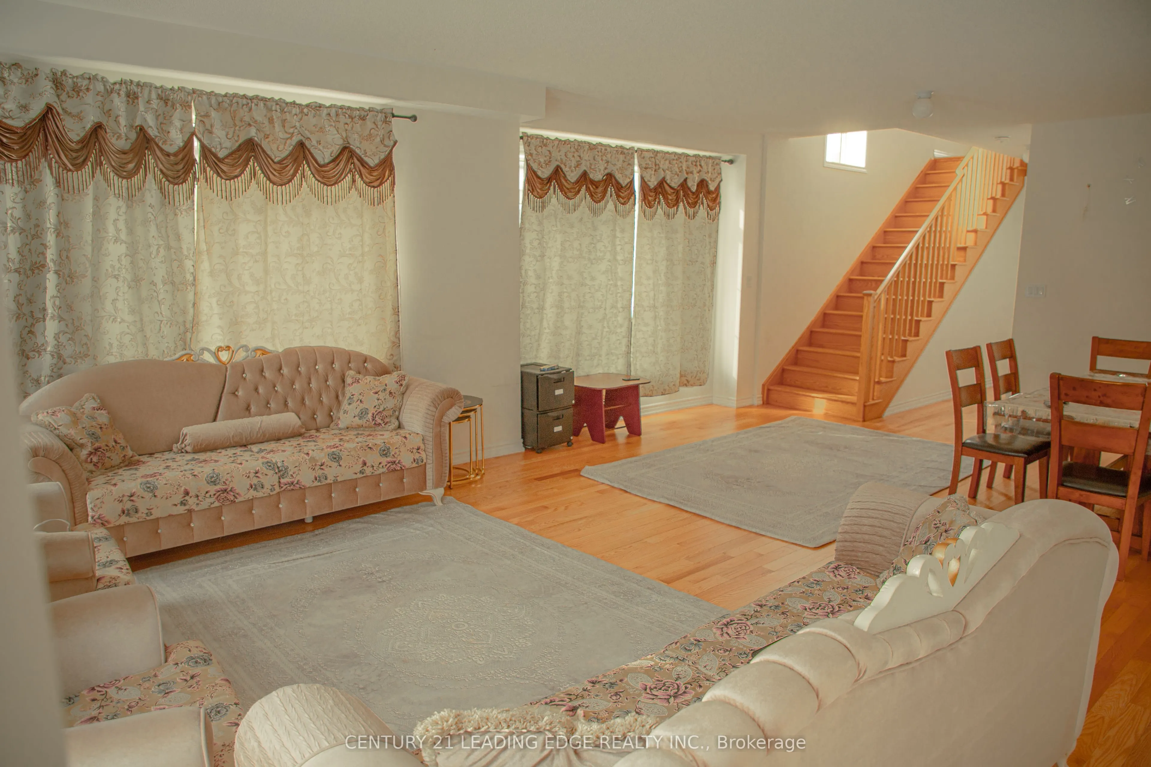 2 Ludlow Drive E