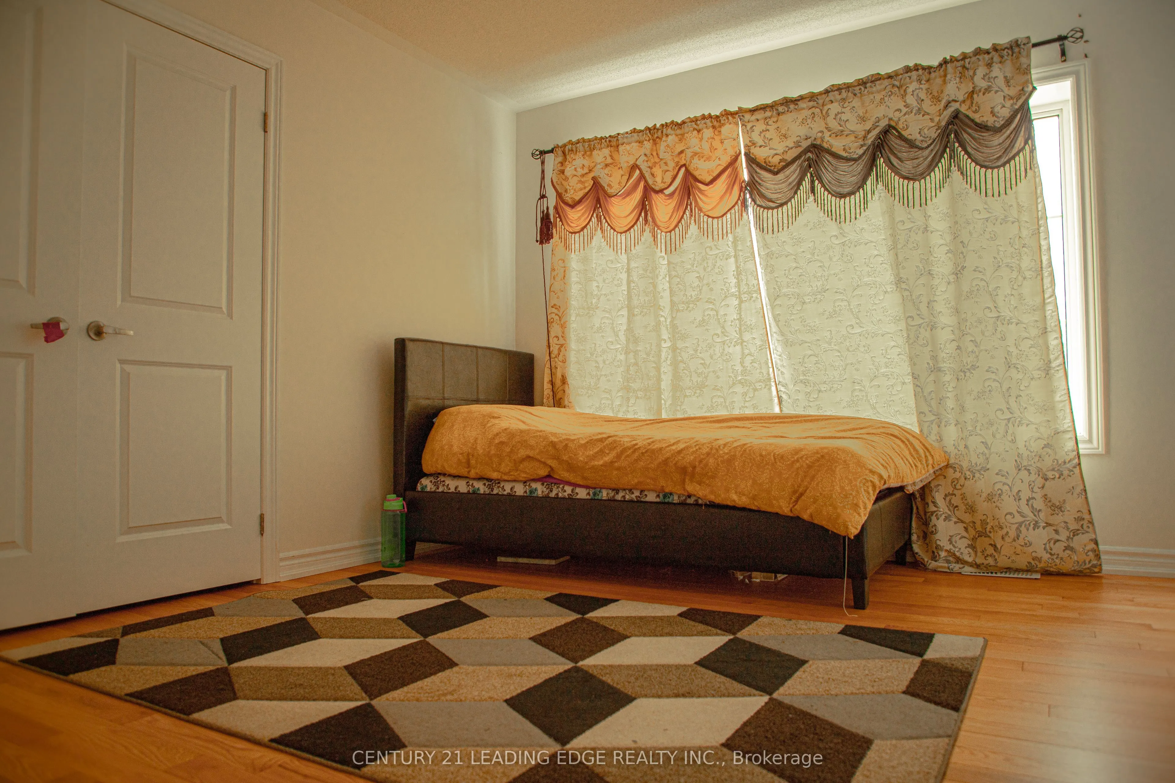 2 Ludlow Drive E
