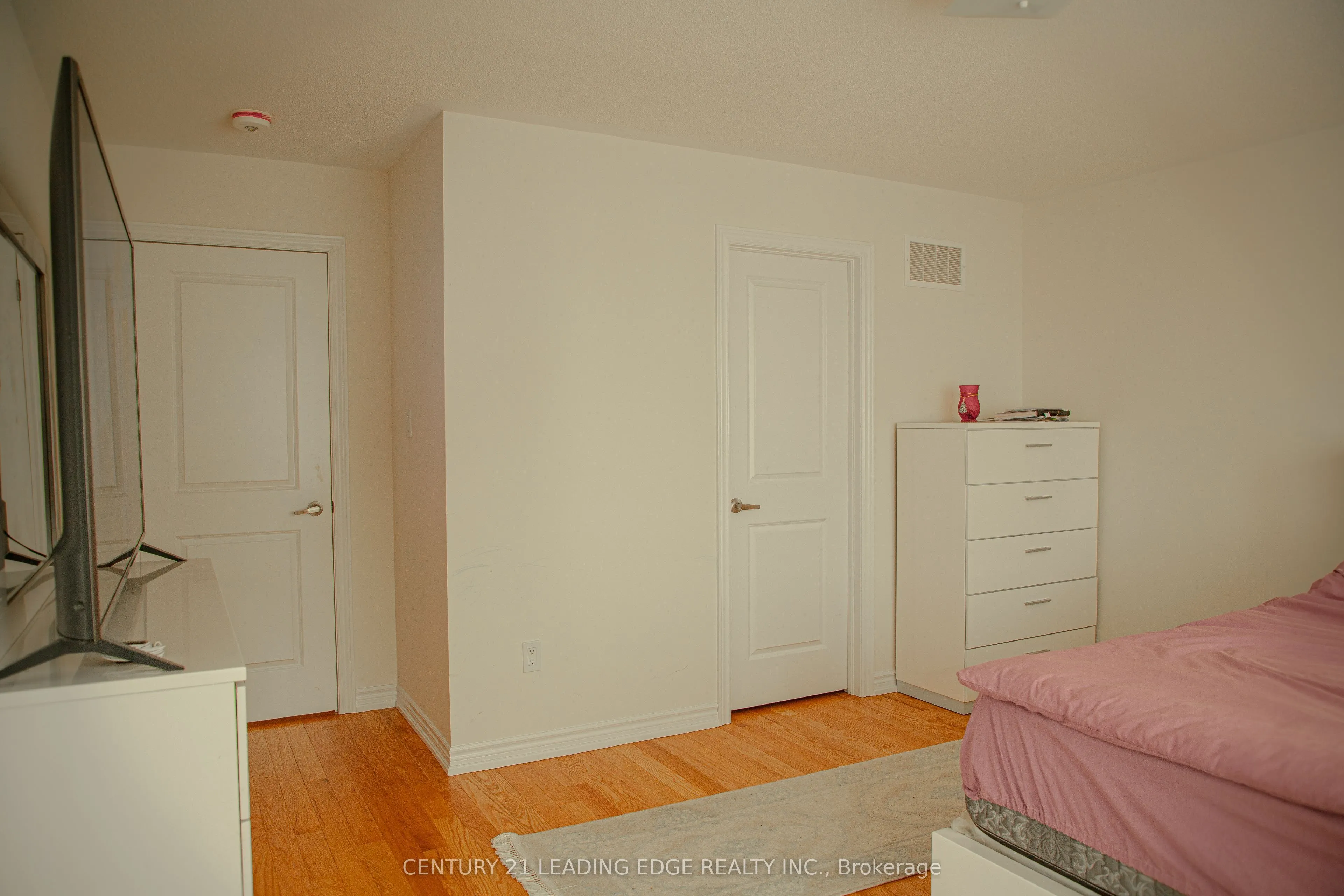 2 Ludlow Drive E