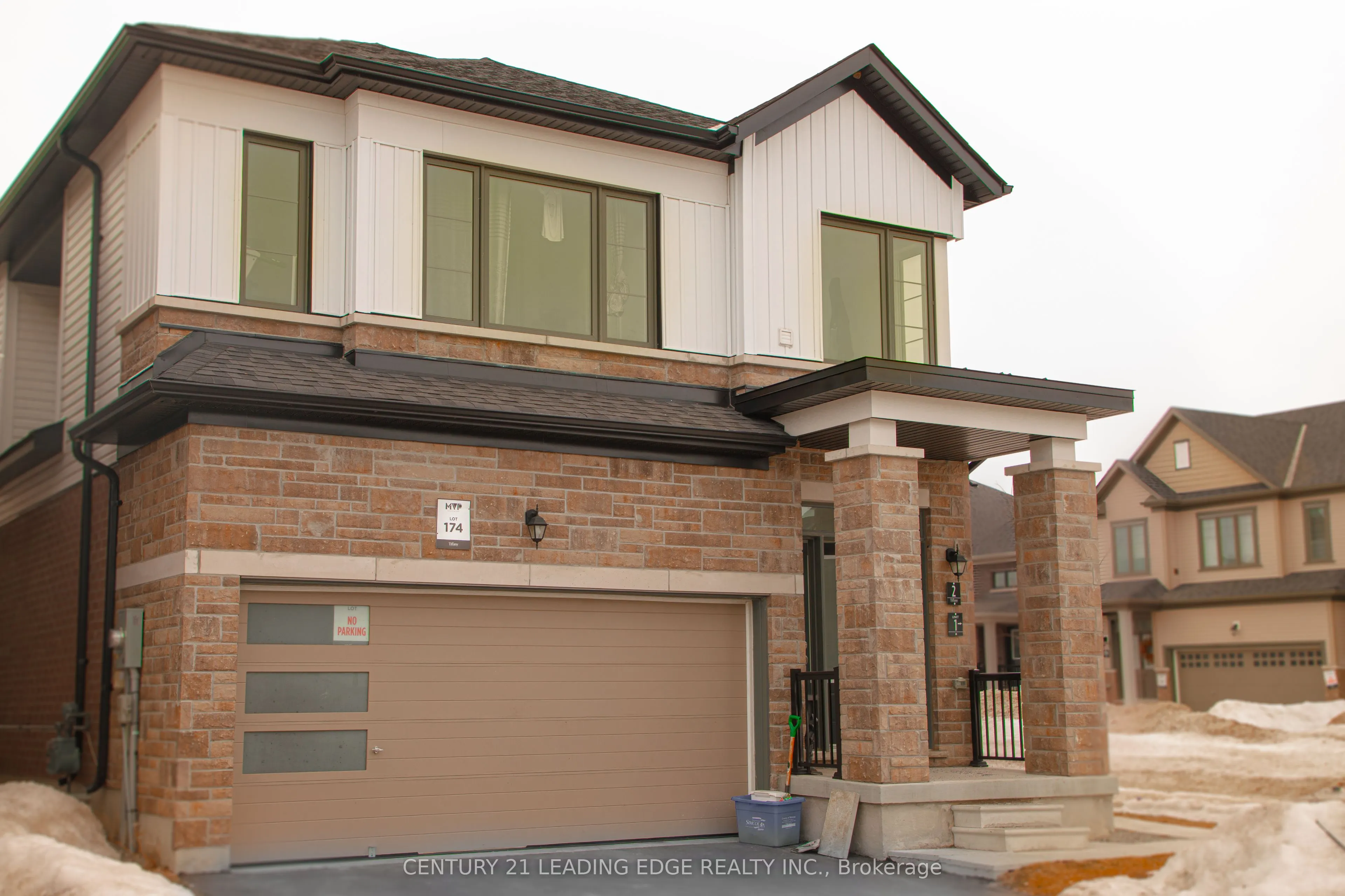 2 Ludlow Drive E
