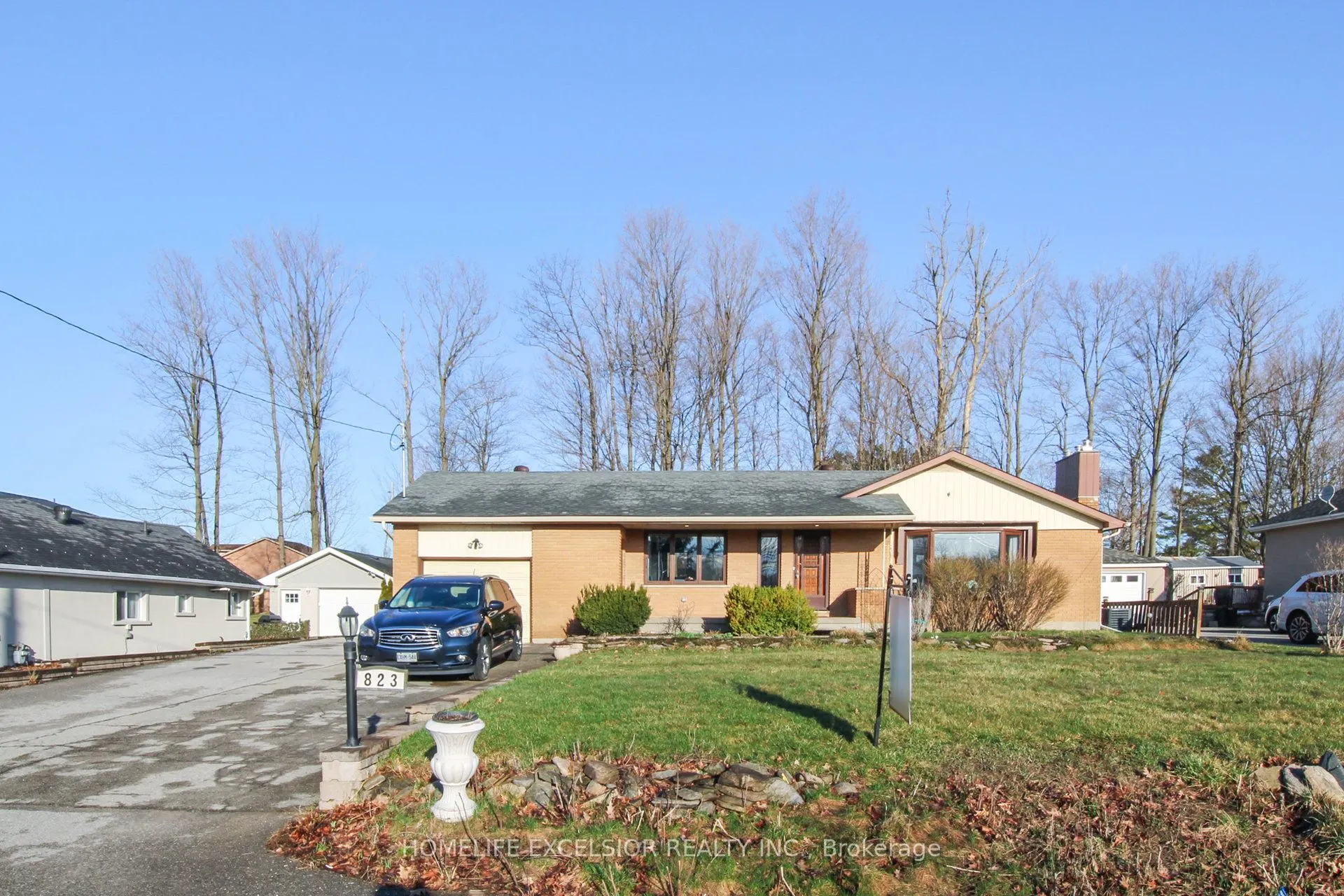 823 Essa Road