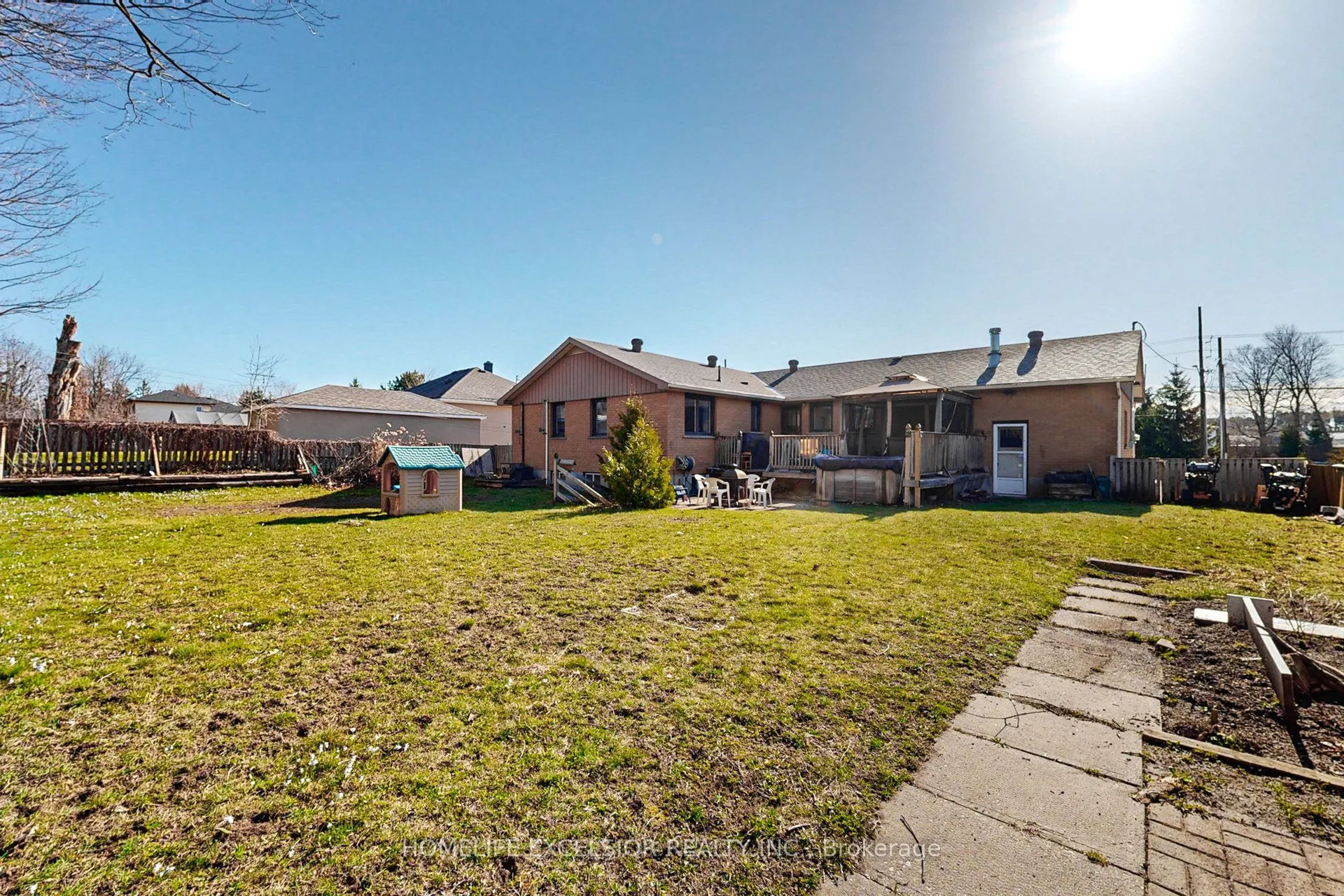 823 Essa Road