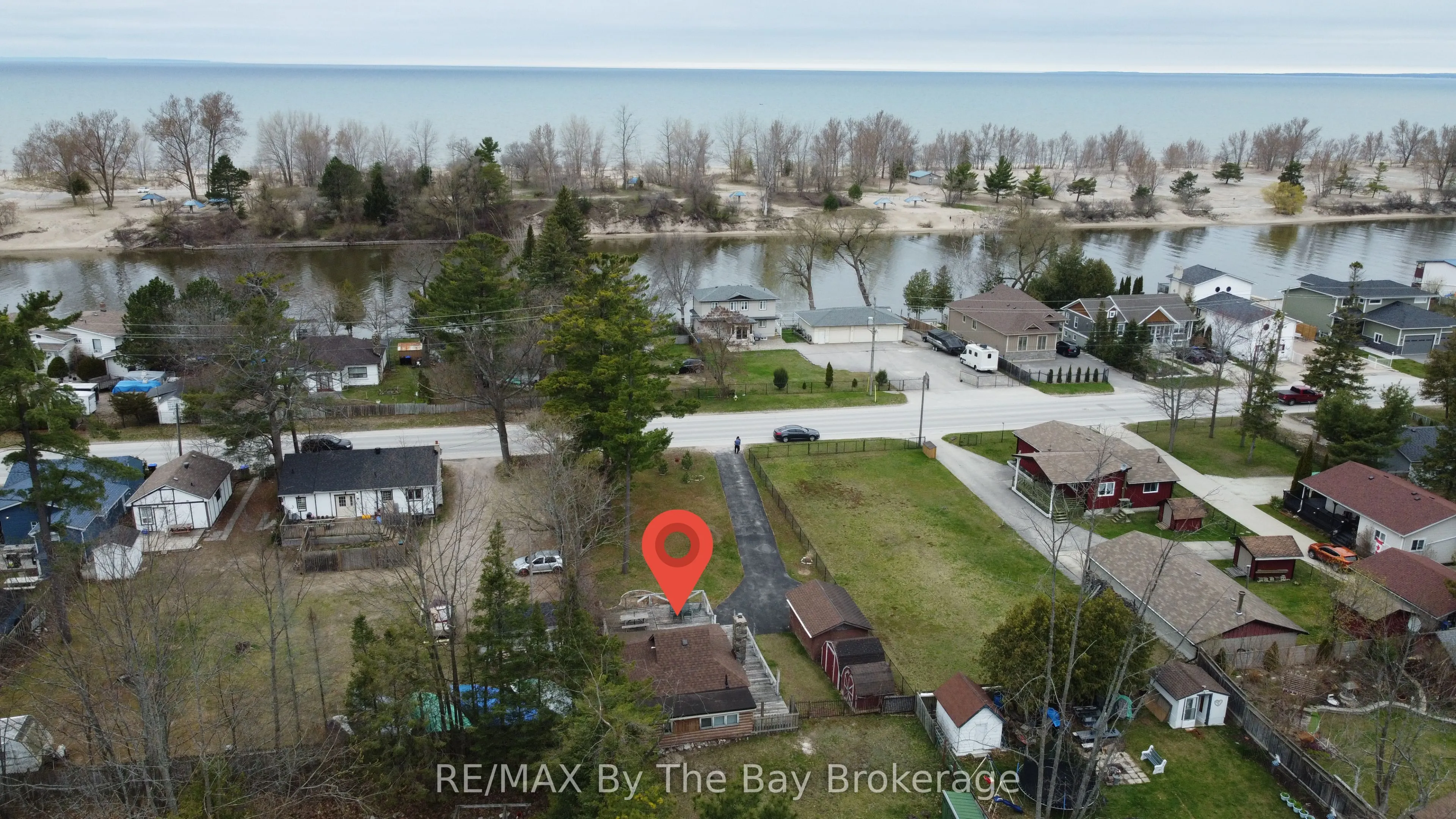 125 RIVER Road E