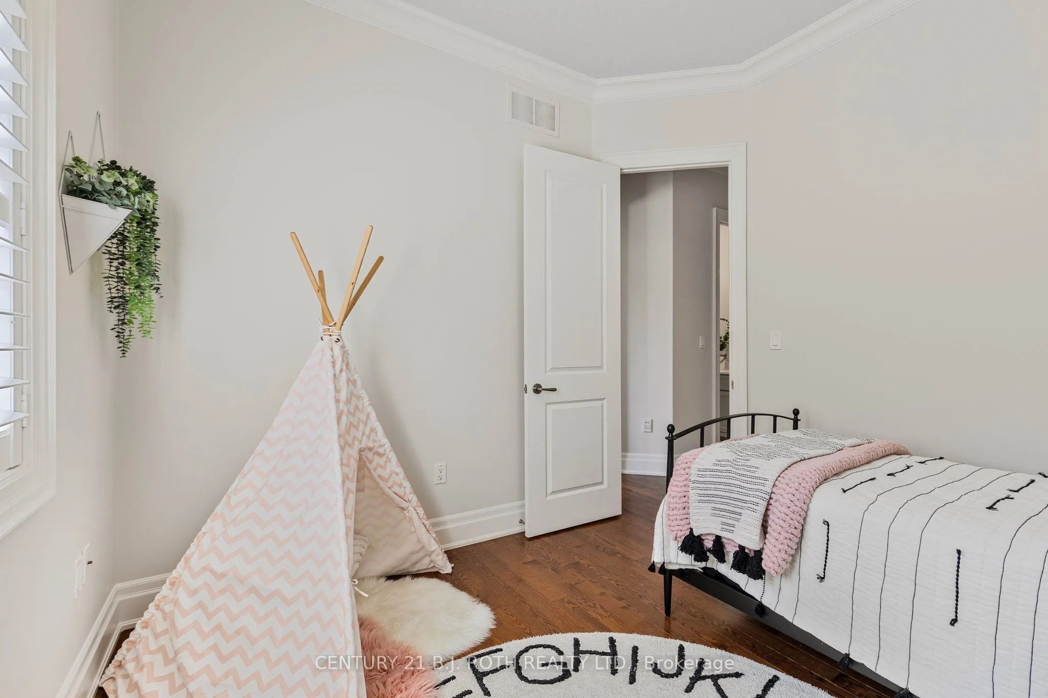 284 Codrington Street