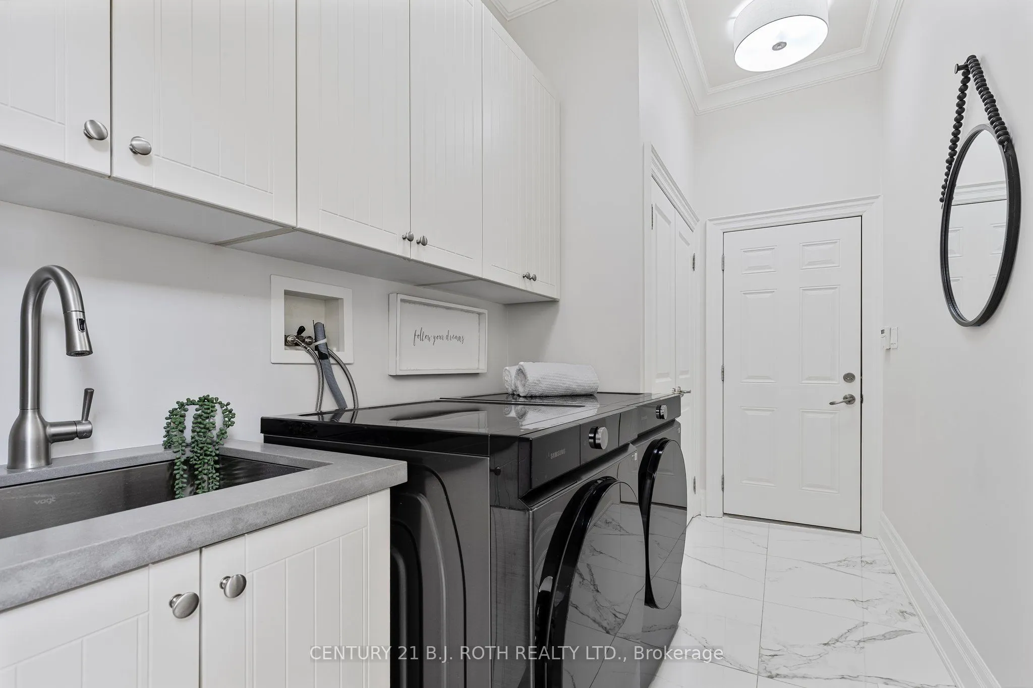 284 Codrington Street