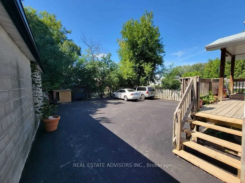 371 EAST ST ORILLIA Street