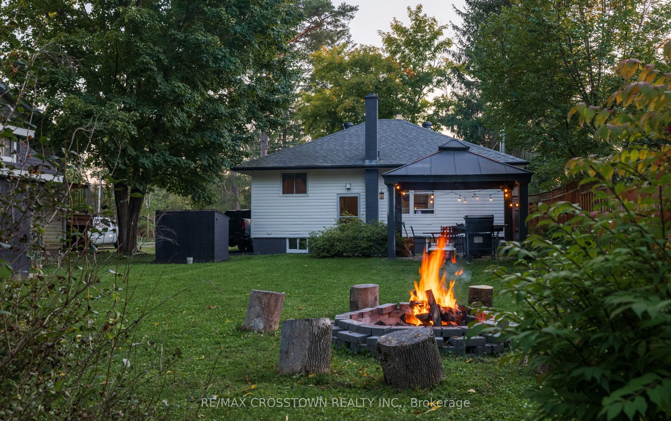 47 Lakeshore Road W