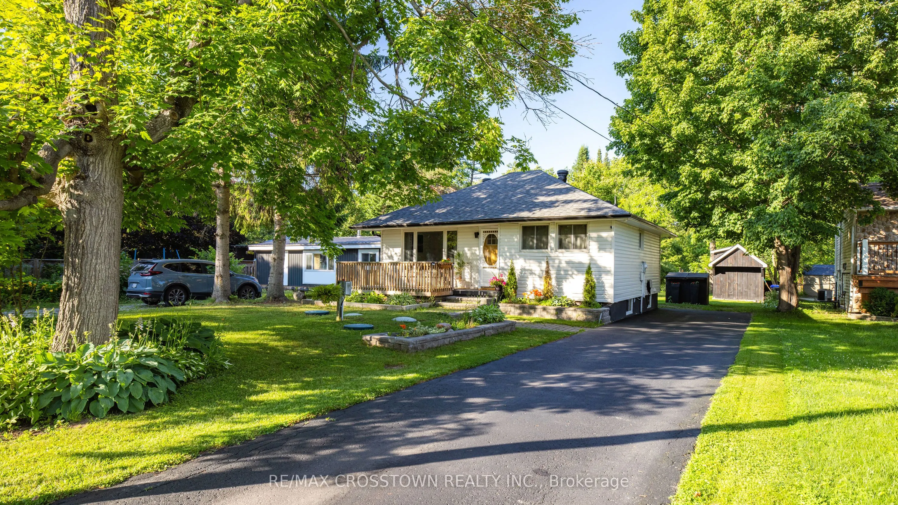 47 Lakeshore Road W