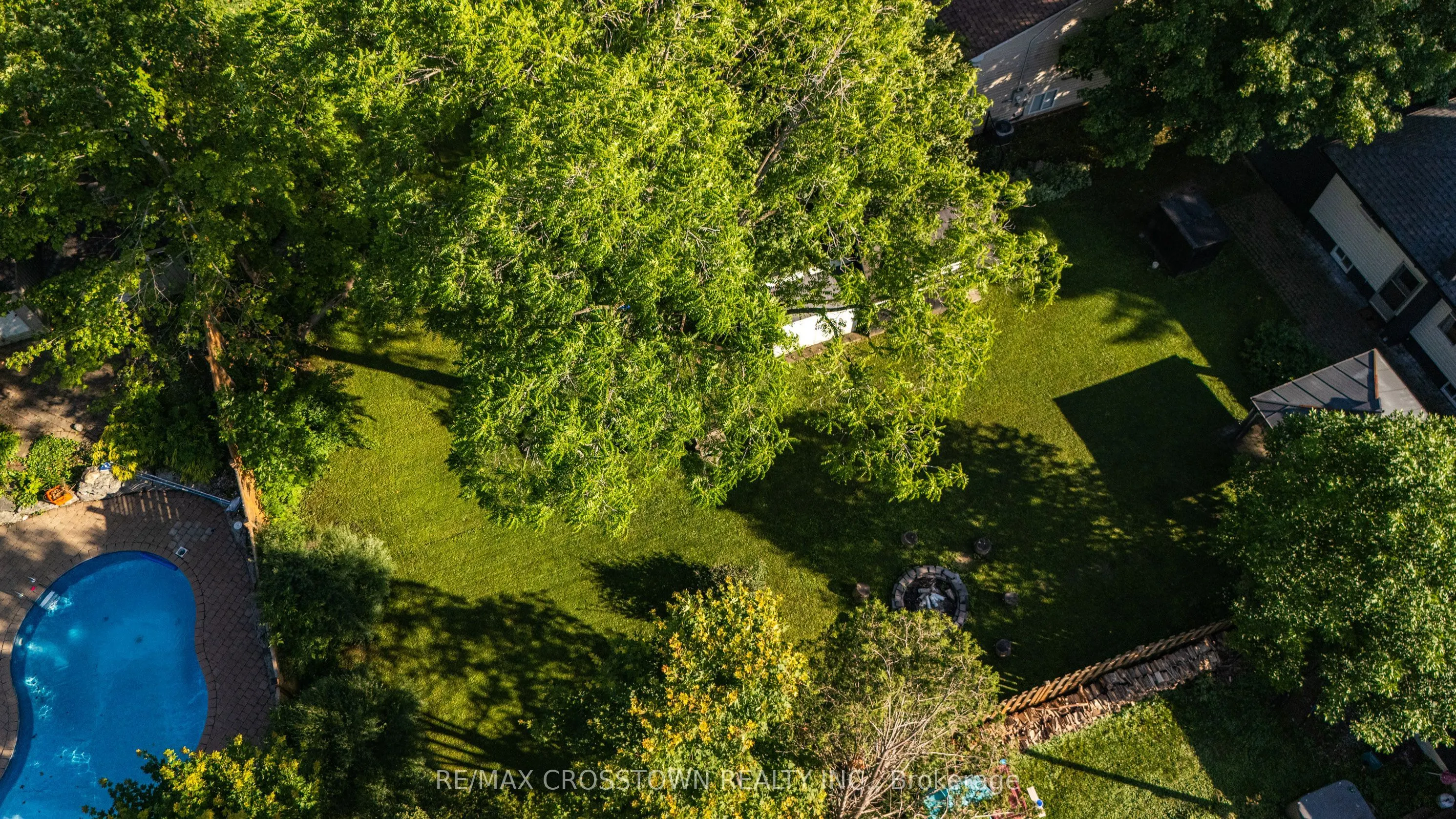 47 Lakeshore Road W