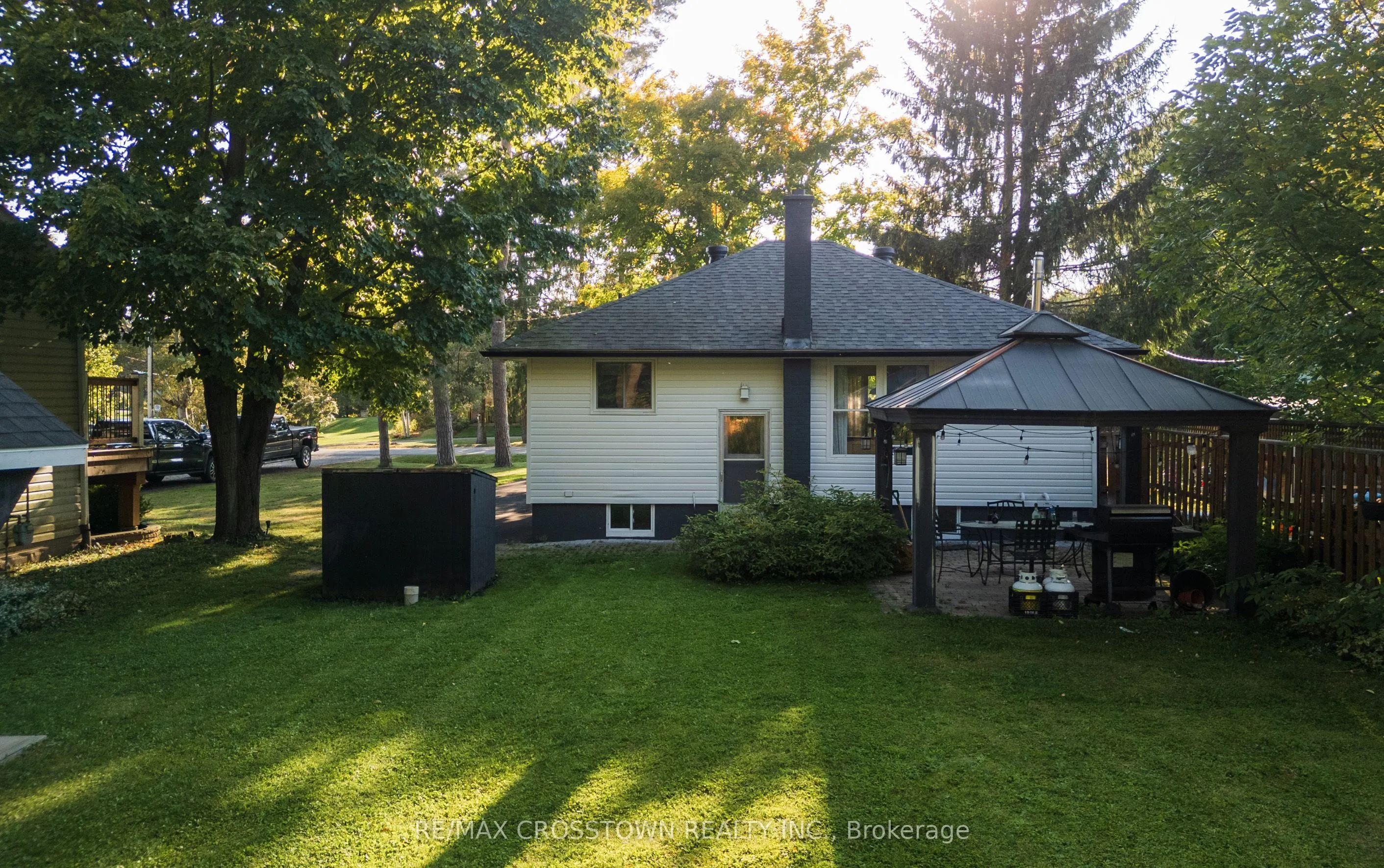 47 Lakeshore Road W