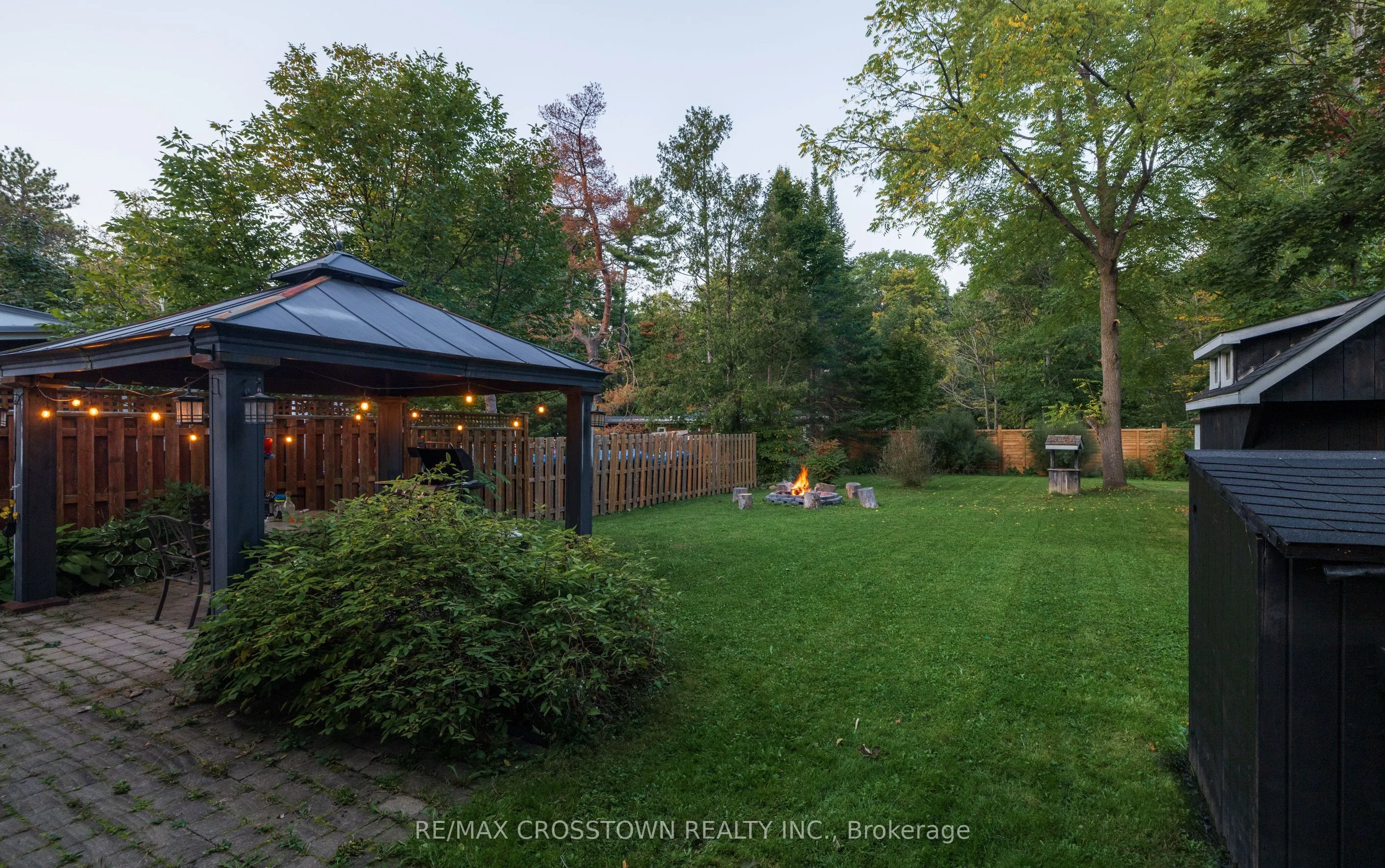 47 Lakeshore Road W