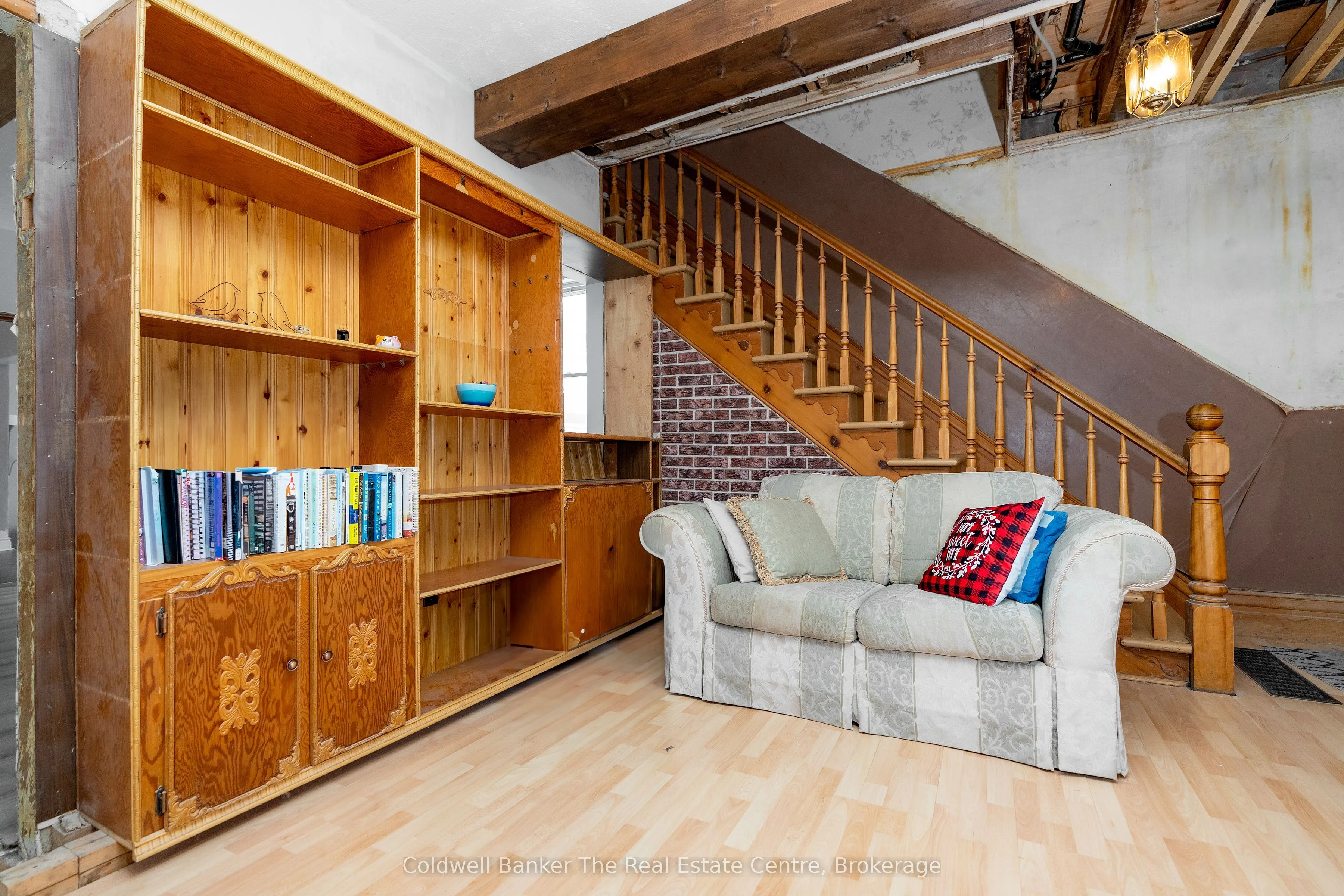 24 Elizabeth Street W