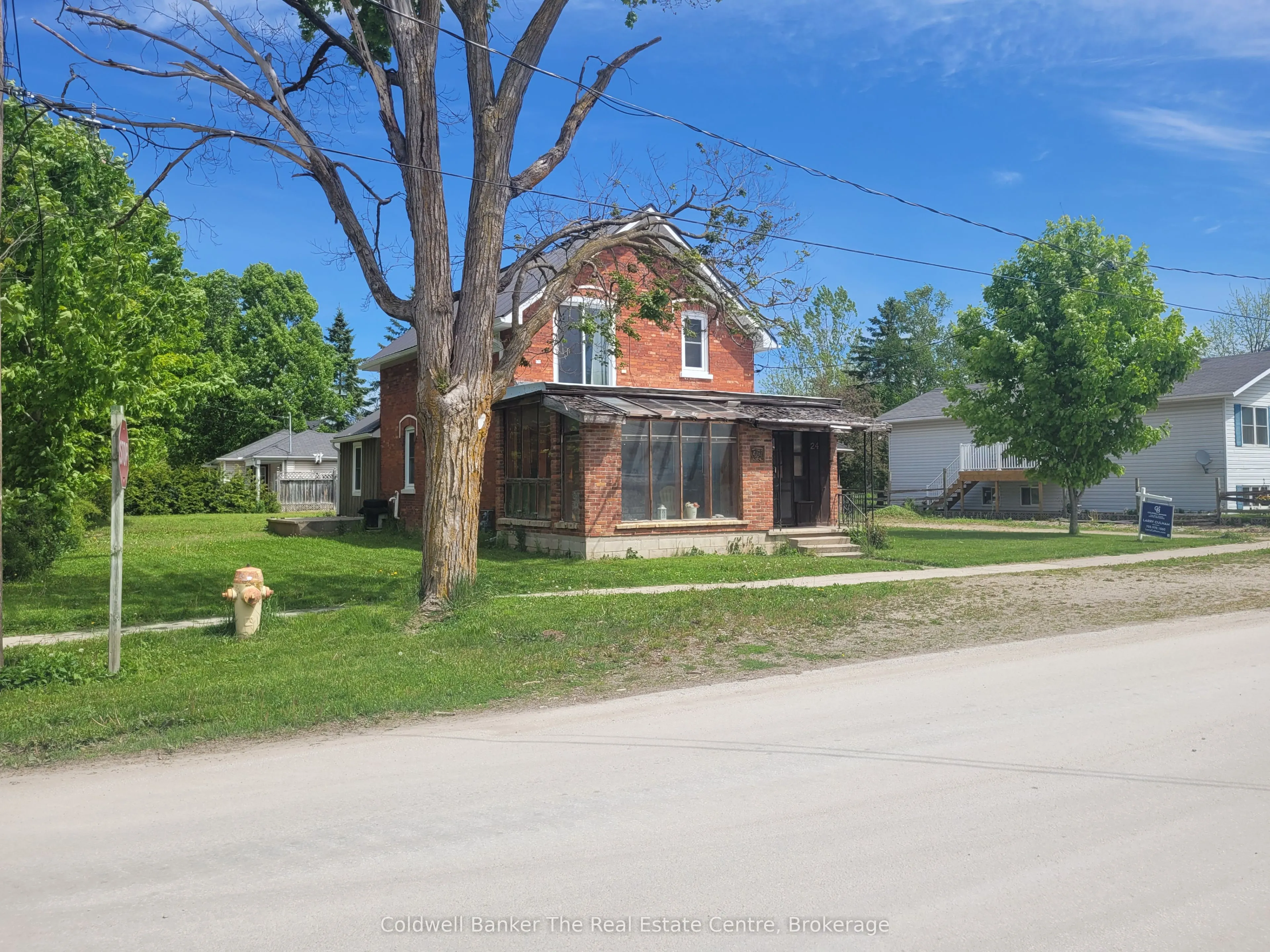 24 Elizabeth Street W