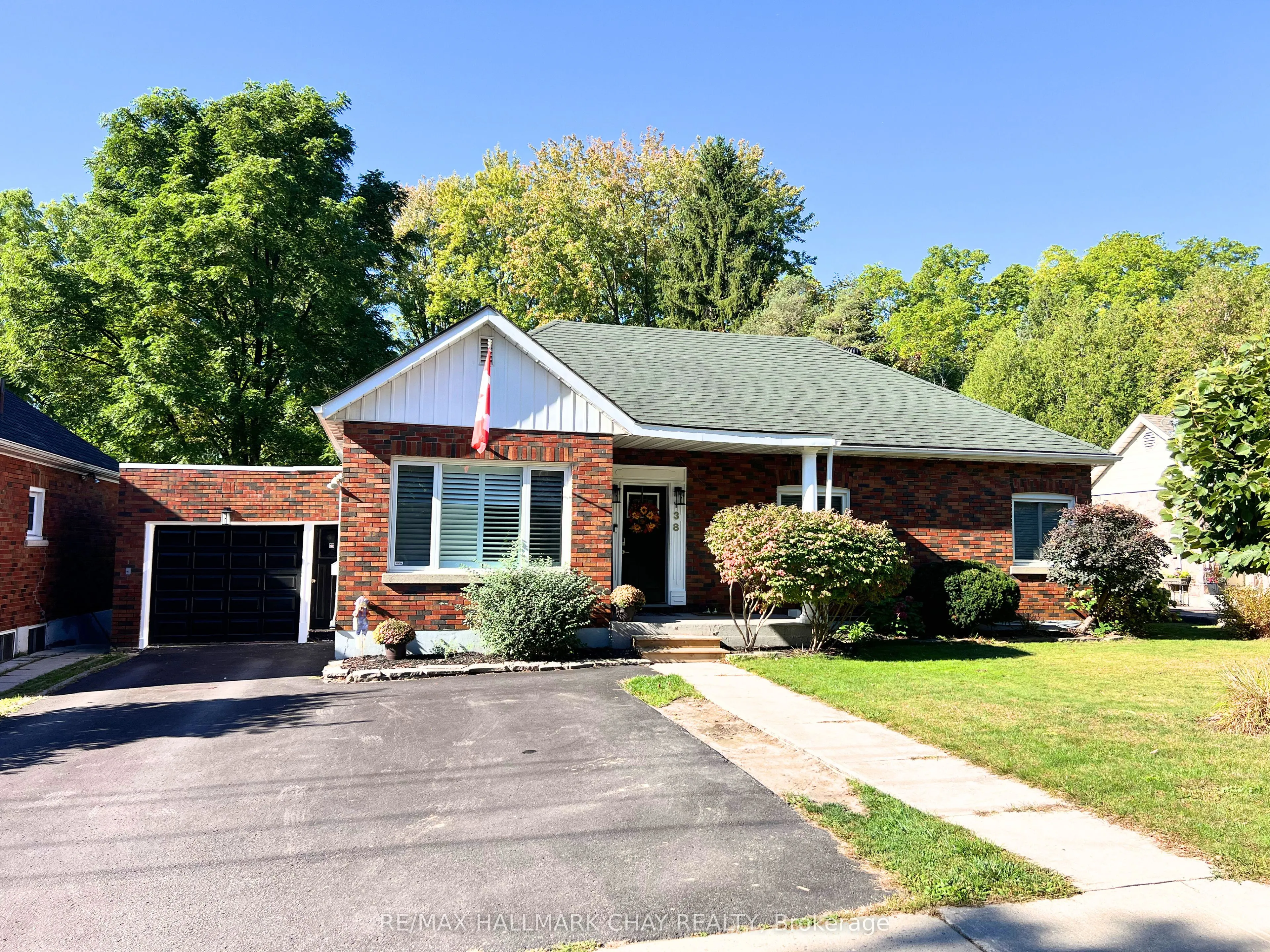 138 Owen Street N