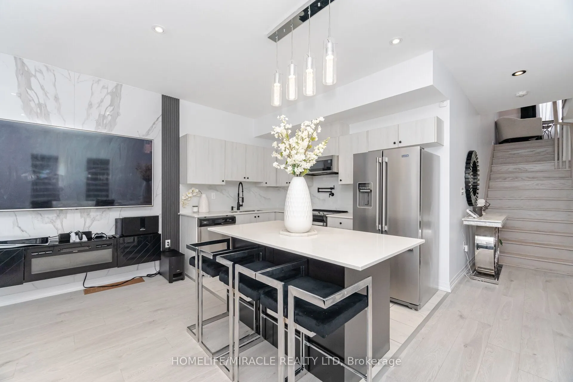 92 Fairlane Avenue