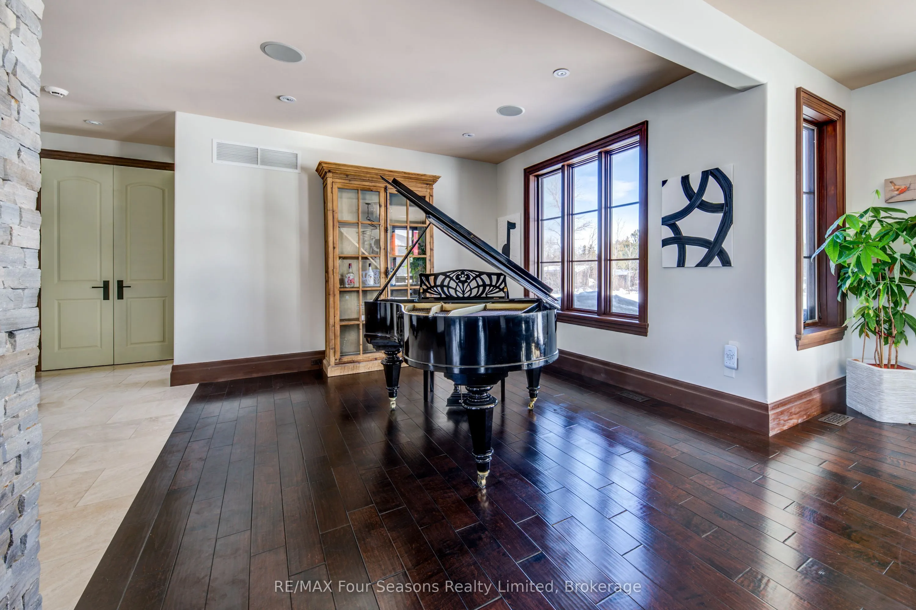 12 Windrose Valley Boulevard
