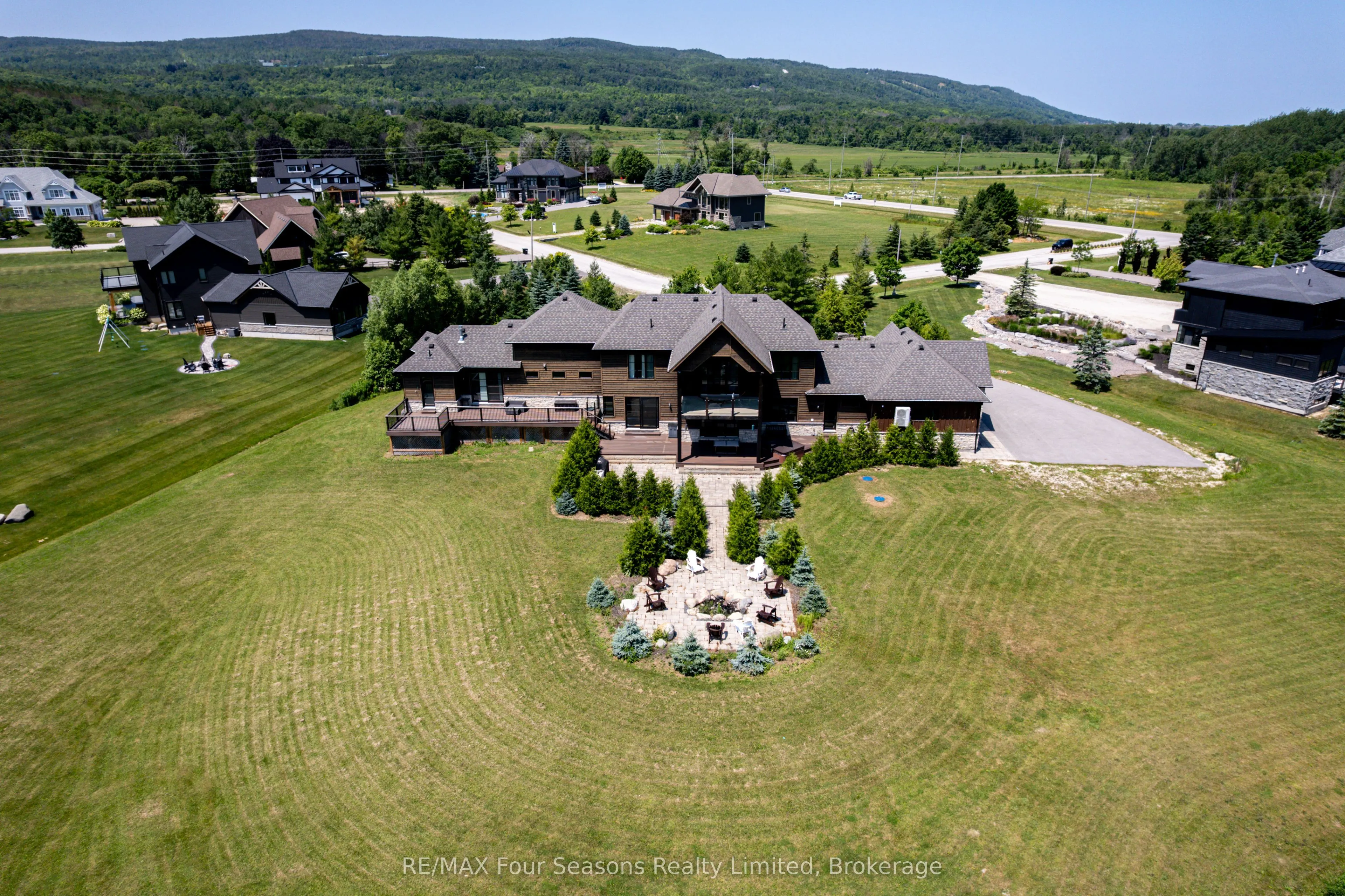 12 Windrose Valley Boulevard