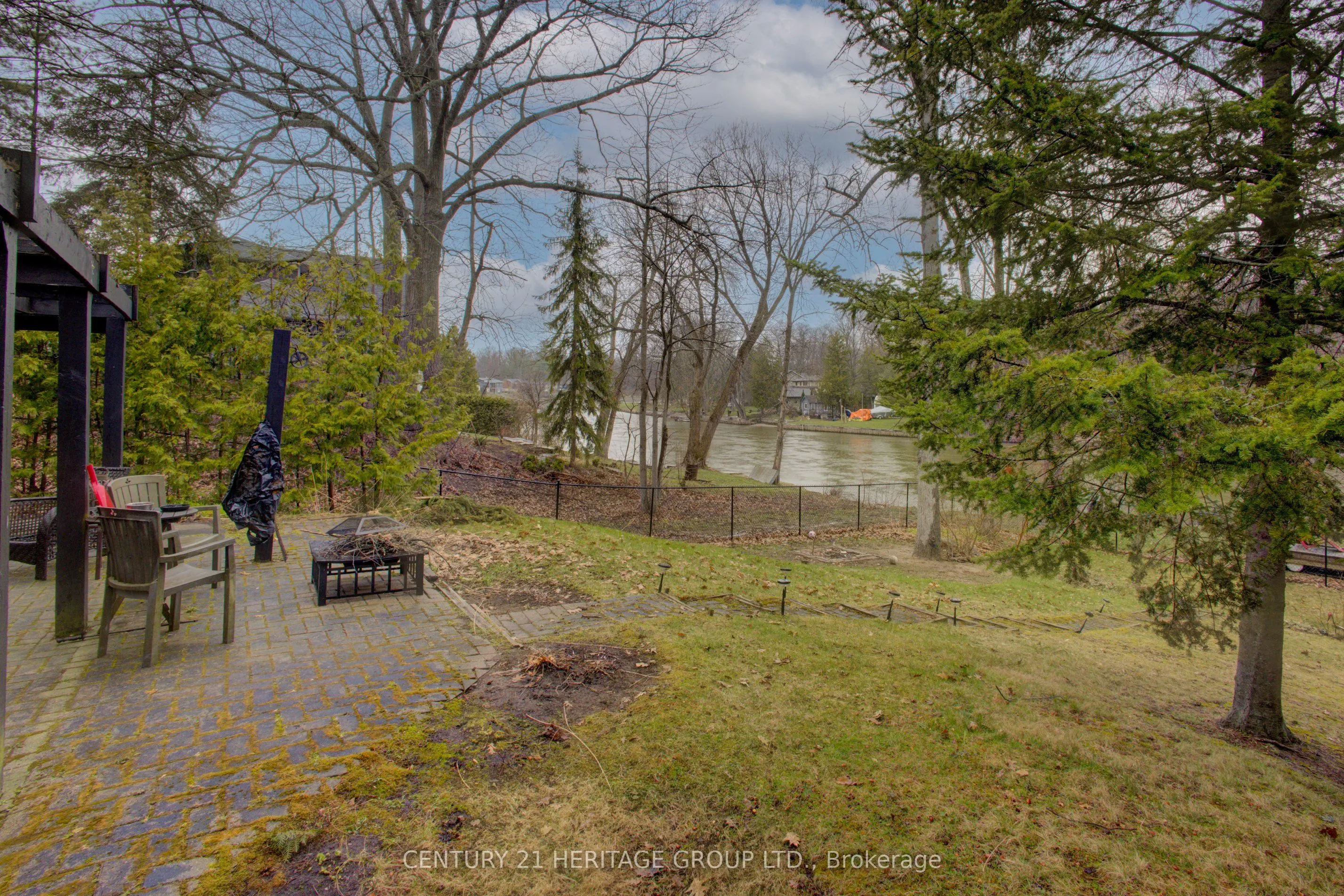 103 Sunnidale Road S