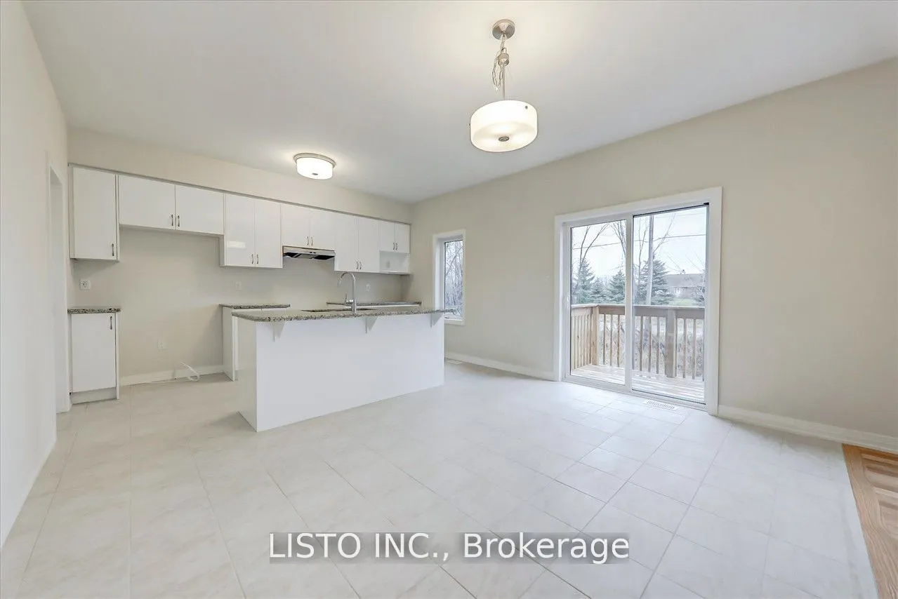 3763 Sunbank Crescent
