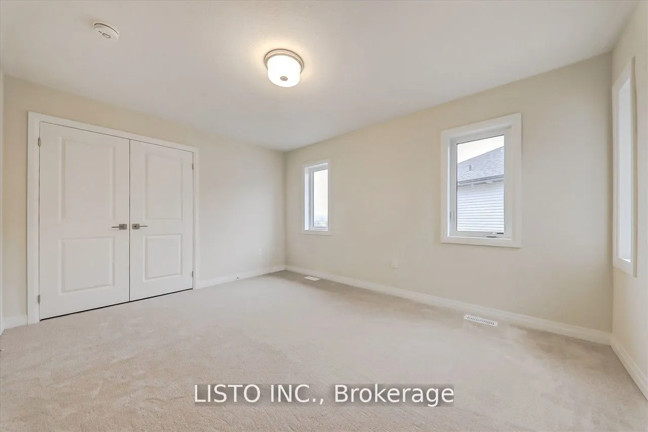3763 Sunbank Crescent