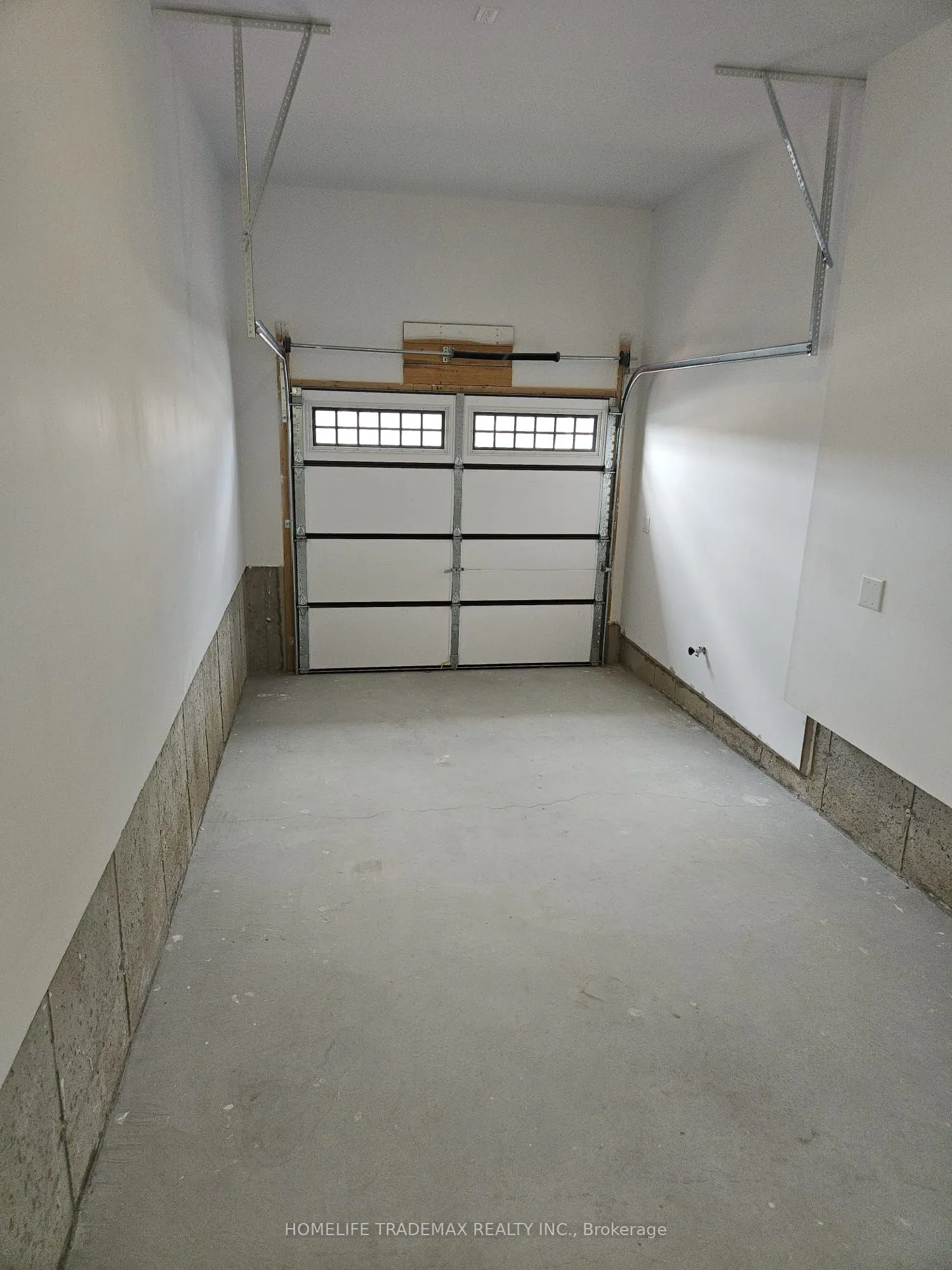 16 West Oak Trail